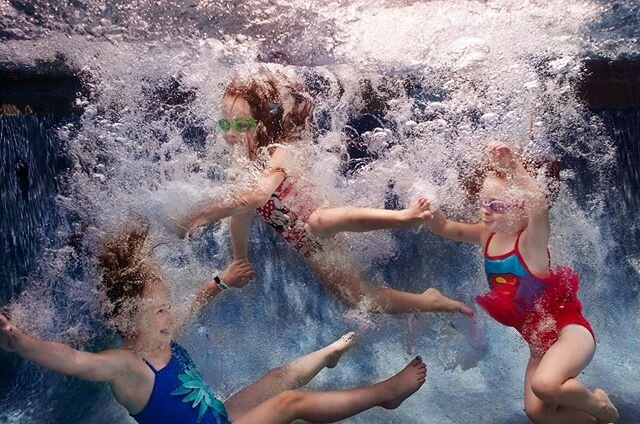 Yep, this is basically our entire lives these days- chaos and bubbles 😂 trying to find moments of joy and love amidst all of the heavier times these days. ❤️🧜&zwj;♀️ #underwaterkids