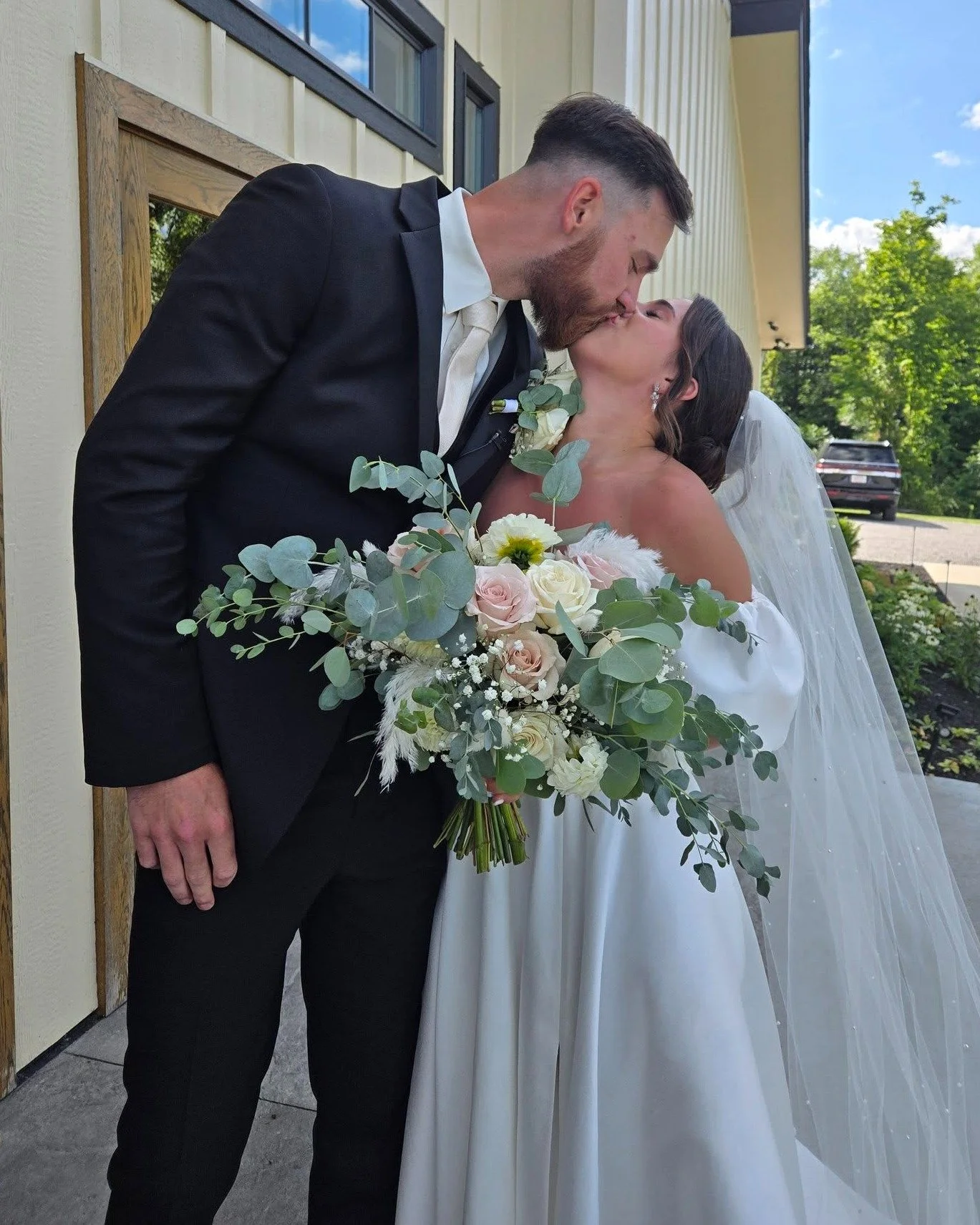 When a Crocs Convo Leads to &quot;I Do&quot;...🥾💍

You know it's meant to be when your love story starts with witty banter about your favorite rubber clogs. 

For Amanda and Mason, a fateful online message about fashion footwear kicked off a romanc