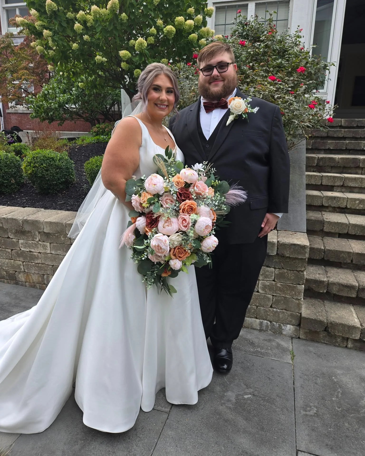 A Love That Lasts 🍂

There's something extra special about fall weddings in Upstate New York. The crisp air, the gorgeous changing leaves, the cozy venues like the elegant @strathweddings.

It's the perfect romantic backdrop for a couple like Mary a