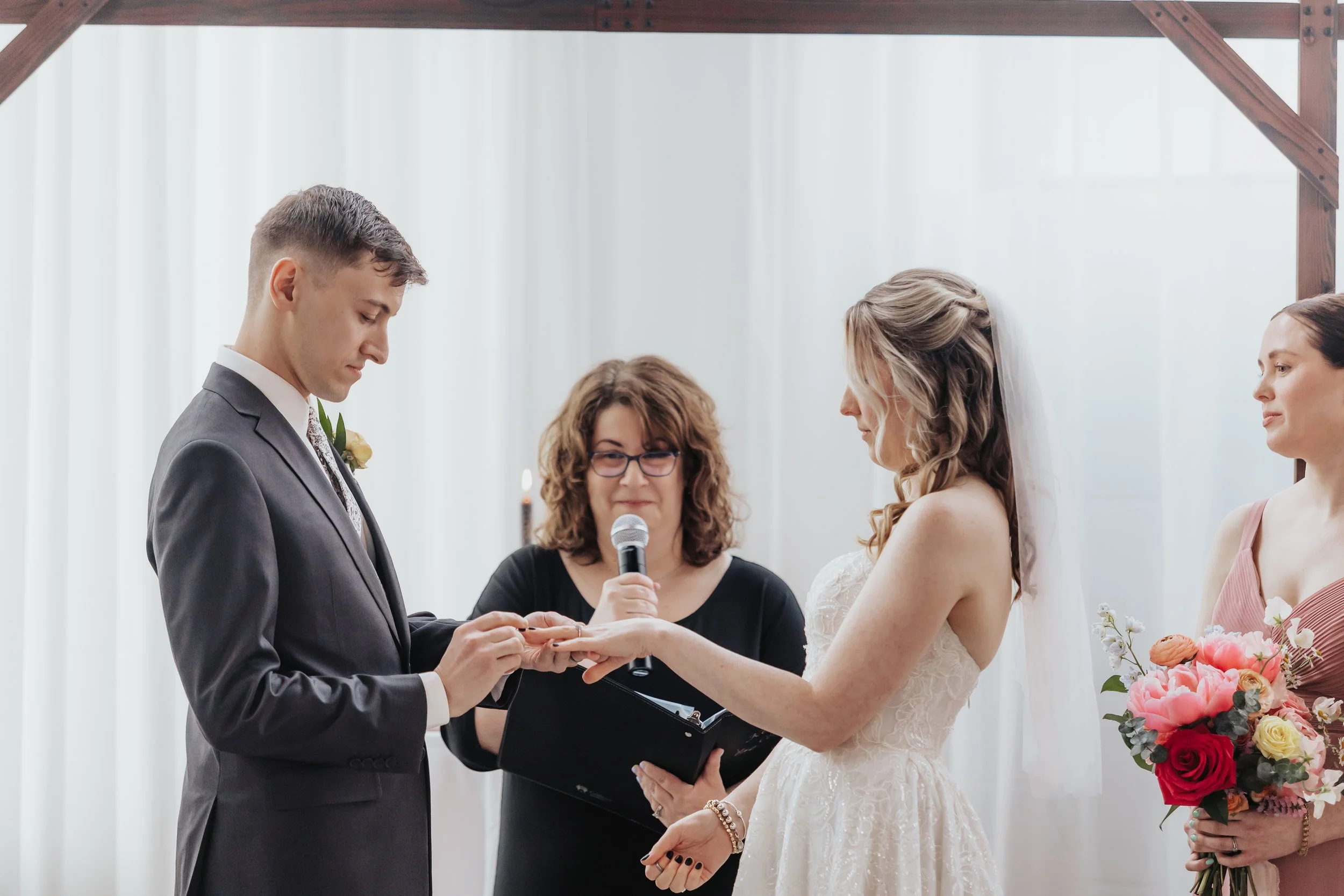 🎤 The Hidden Challenges of Being a Wedding Officiant