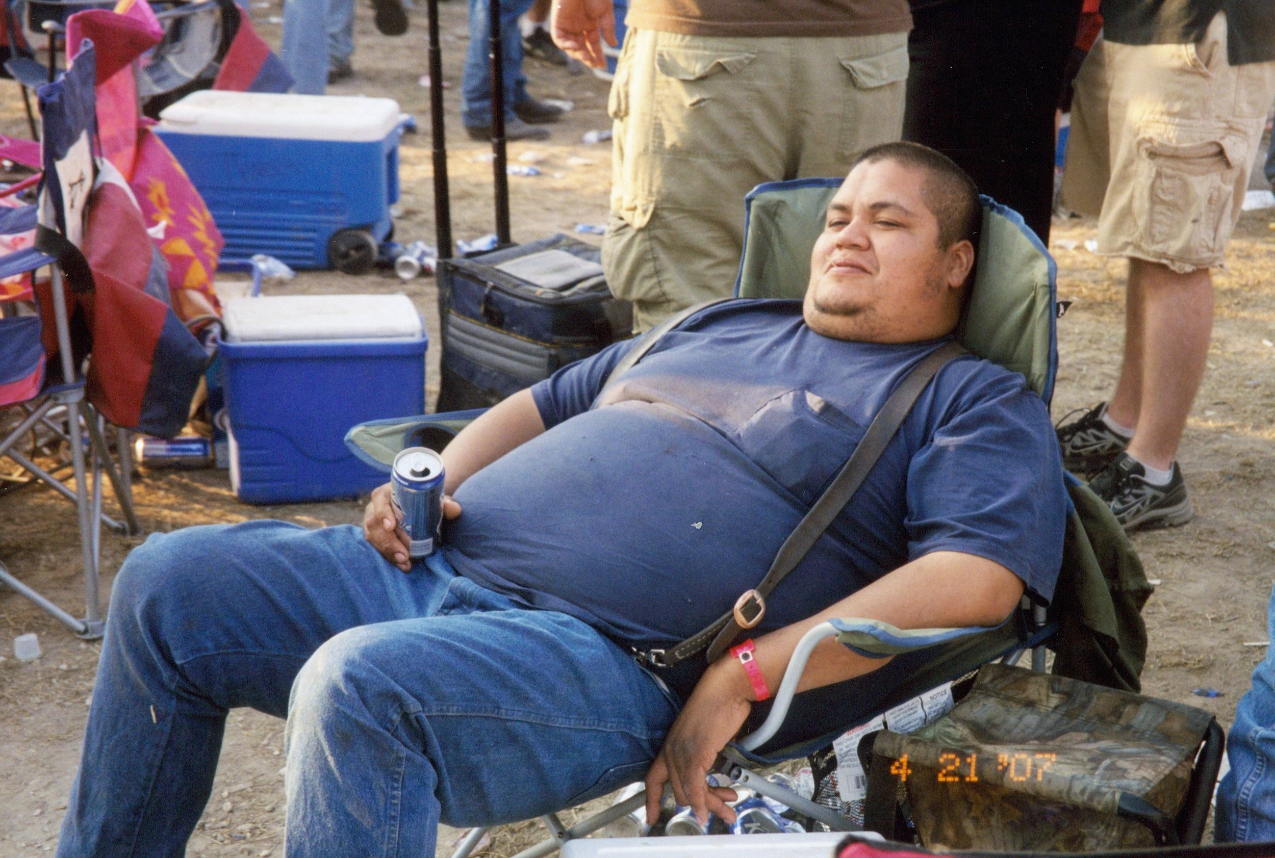 Worm kicking back with a cold one.