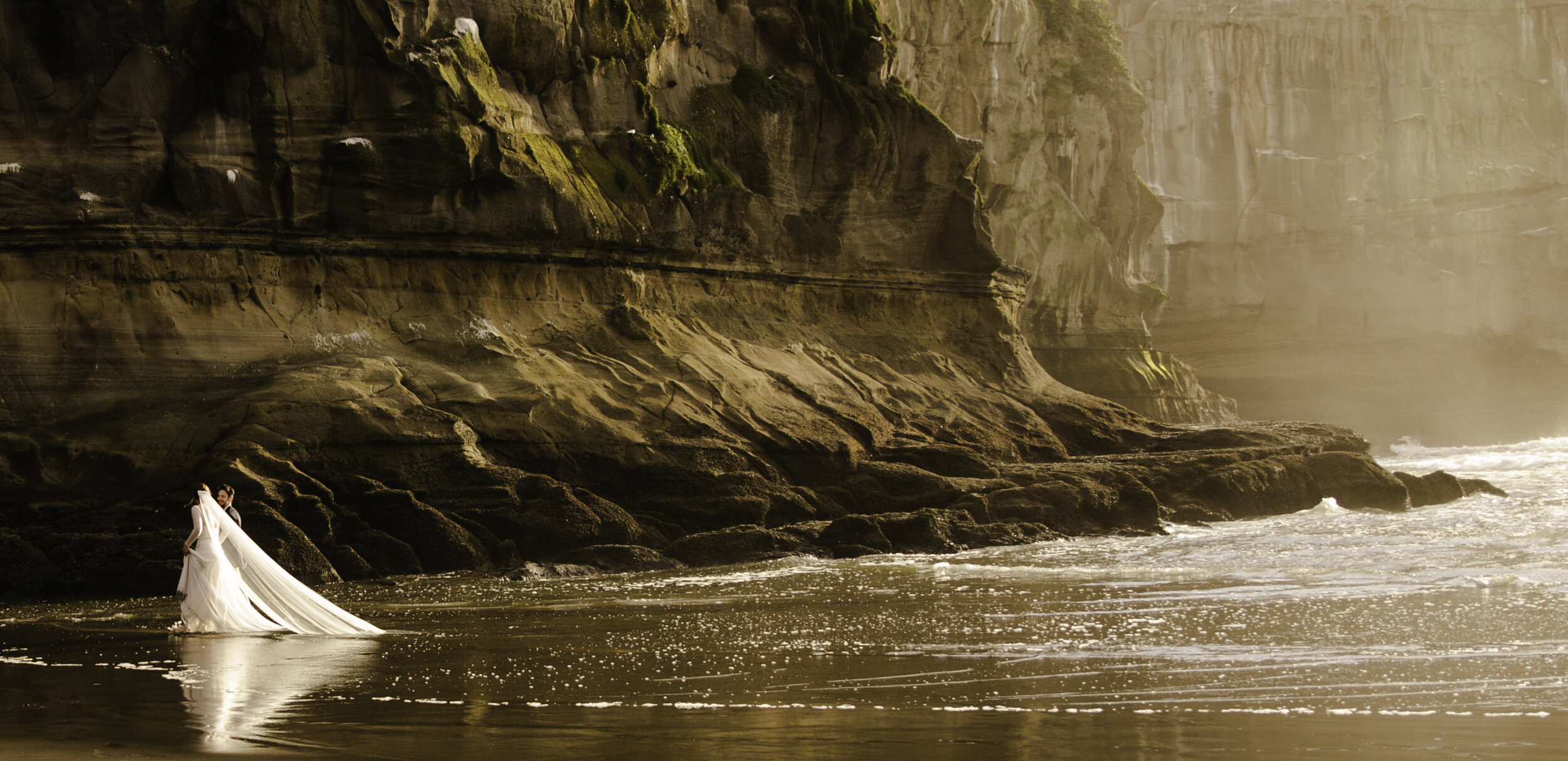 Georgiana &amp; Codie Muriwai Beach Auckland