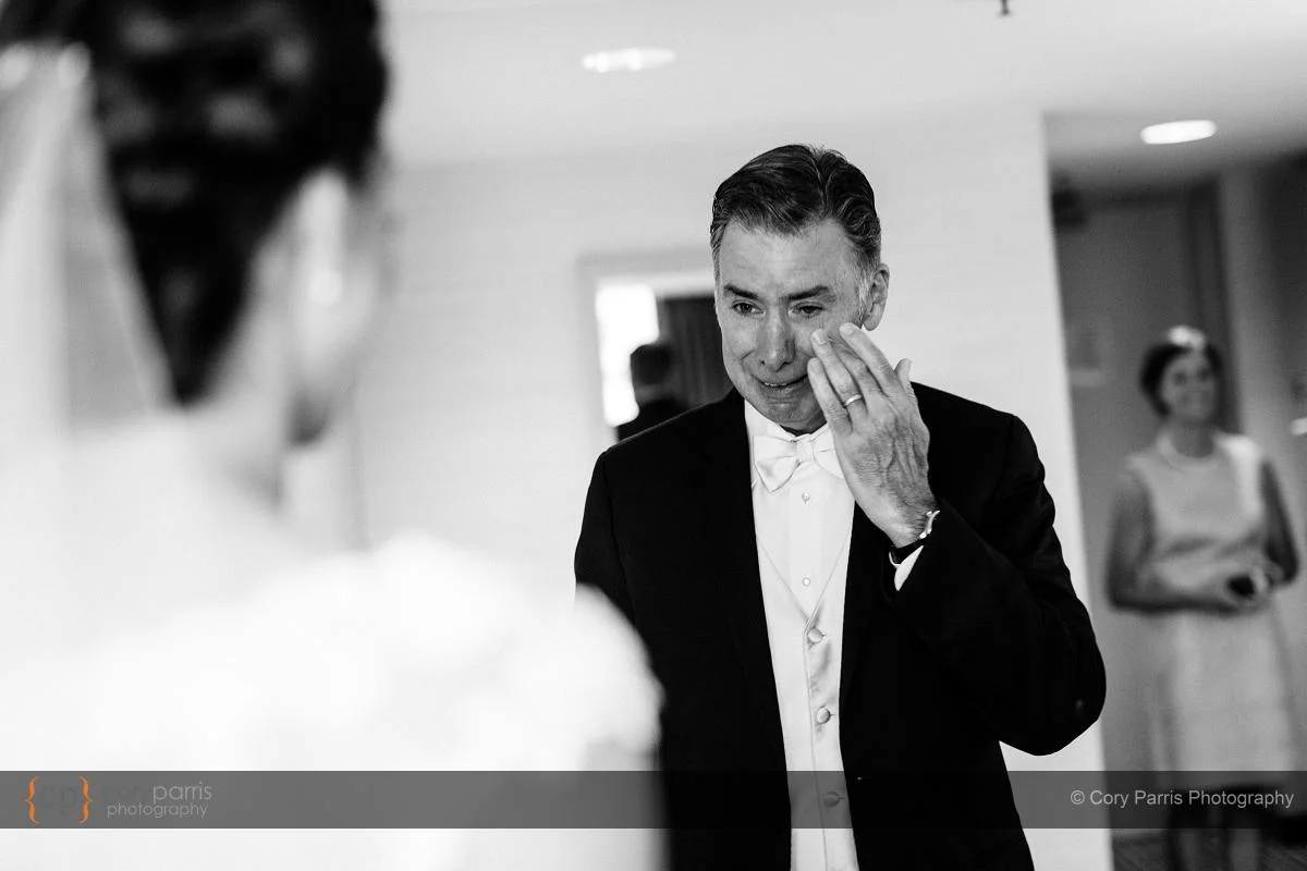 Dad seeing his daughter for the first time on her wedding day