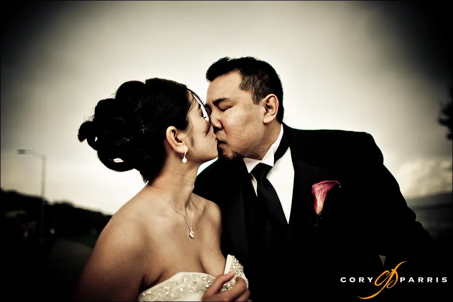 bride and groom kissing by seattle weddin gphotographer cory parris