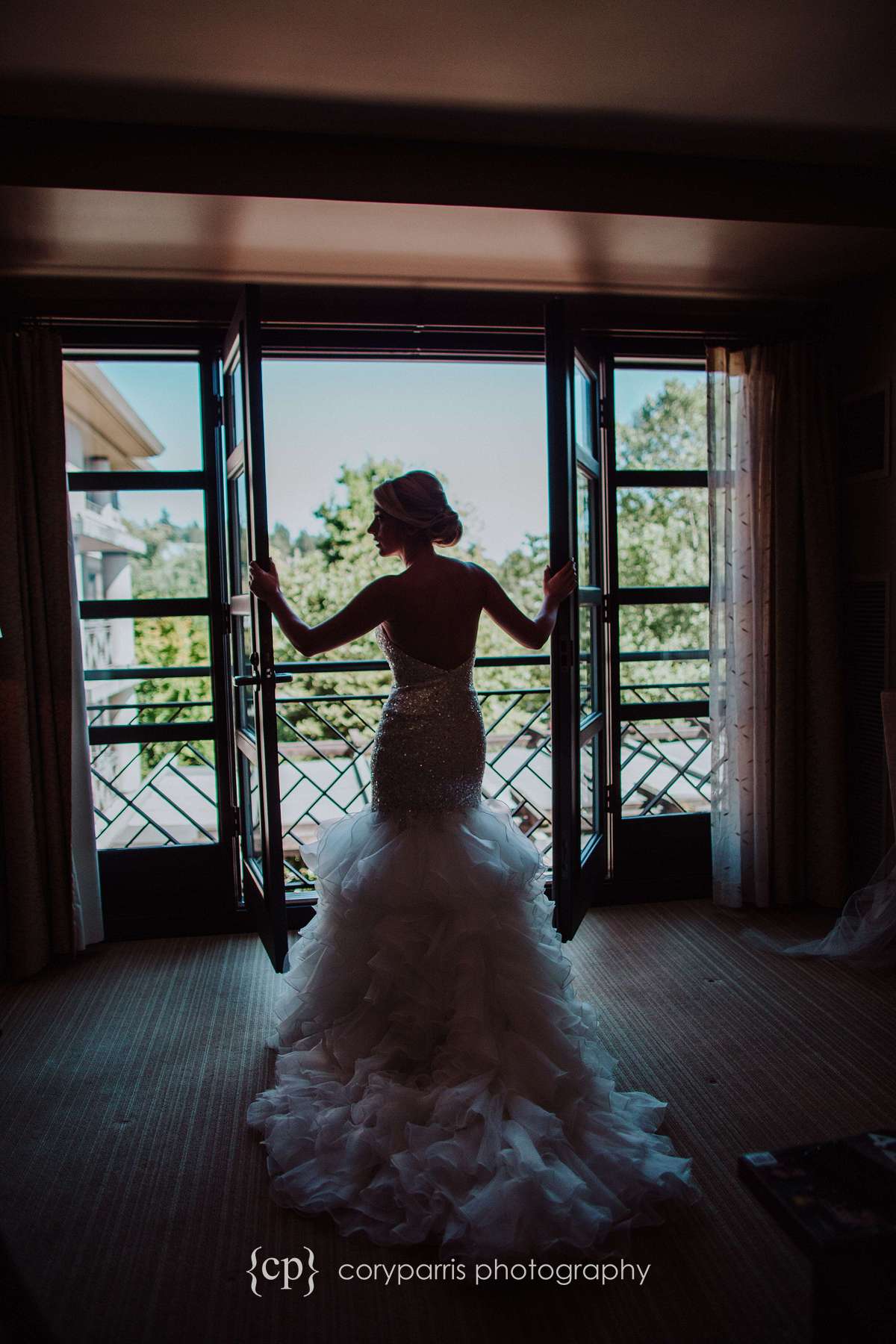 Bridal portrait in the hotel room