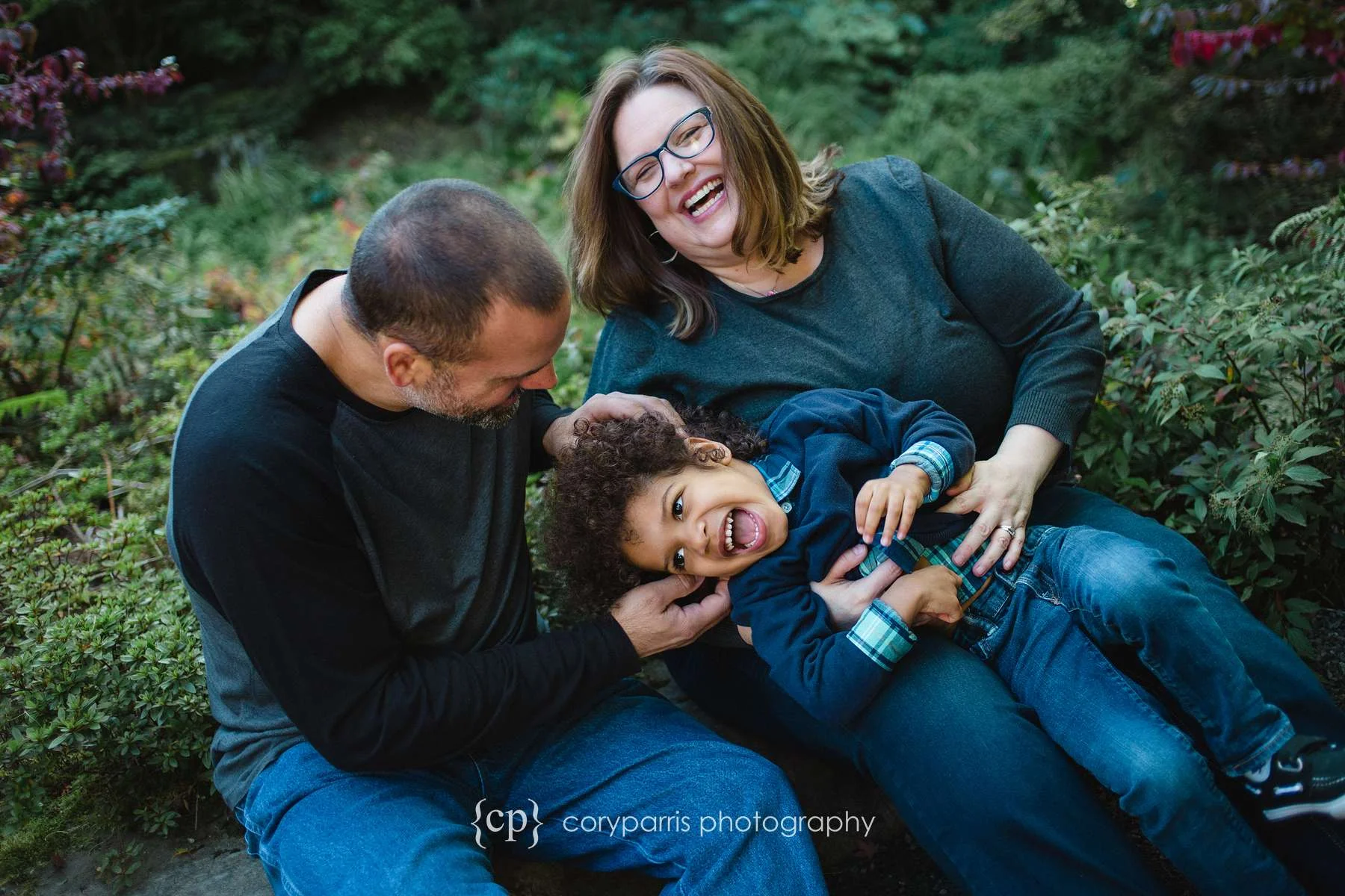 Laughing family portrait photography bellevue