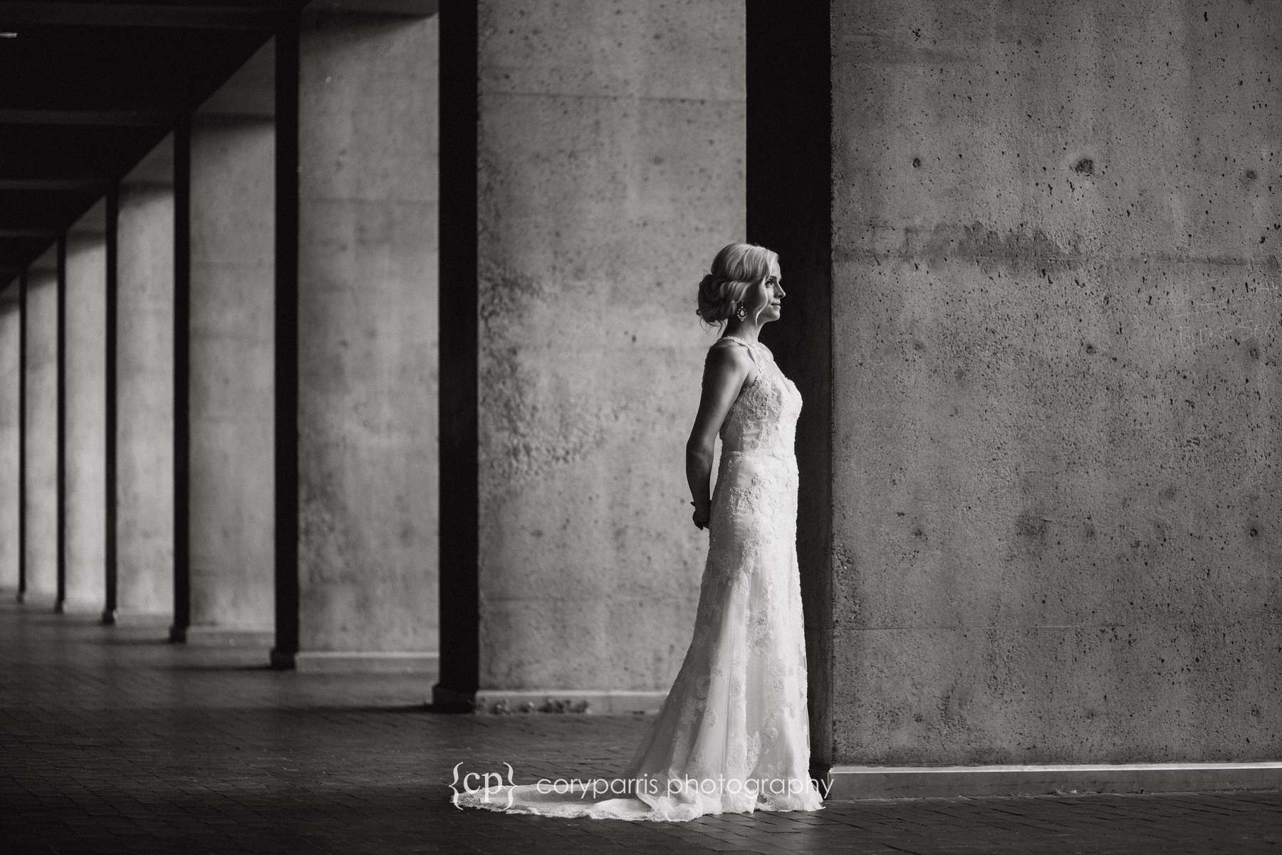 Stunning b&w bridal portrait photography in Seattle wedding