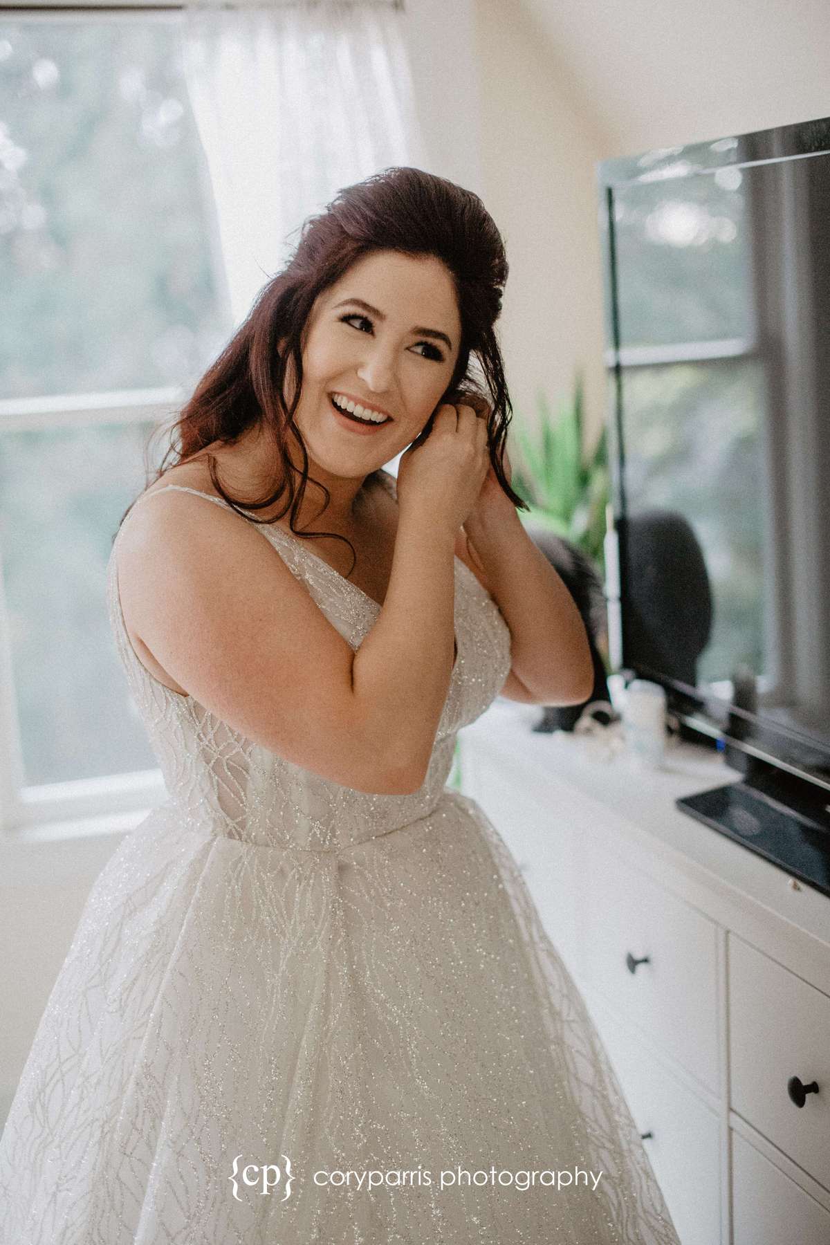 Seattle wedding photojournalist bride getting ready