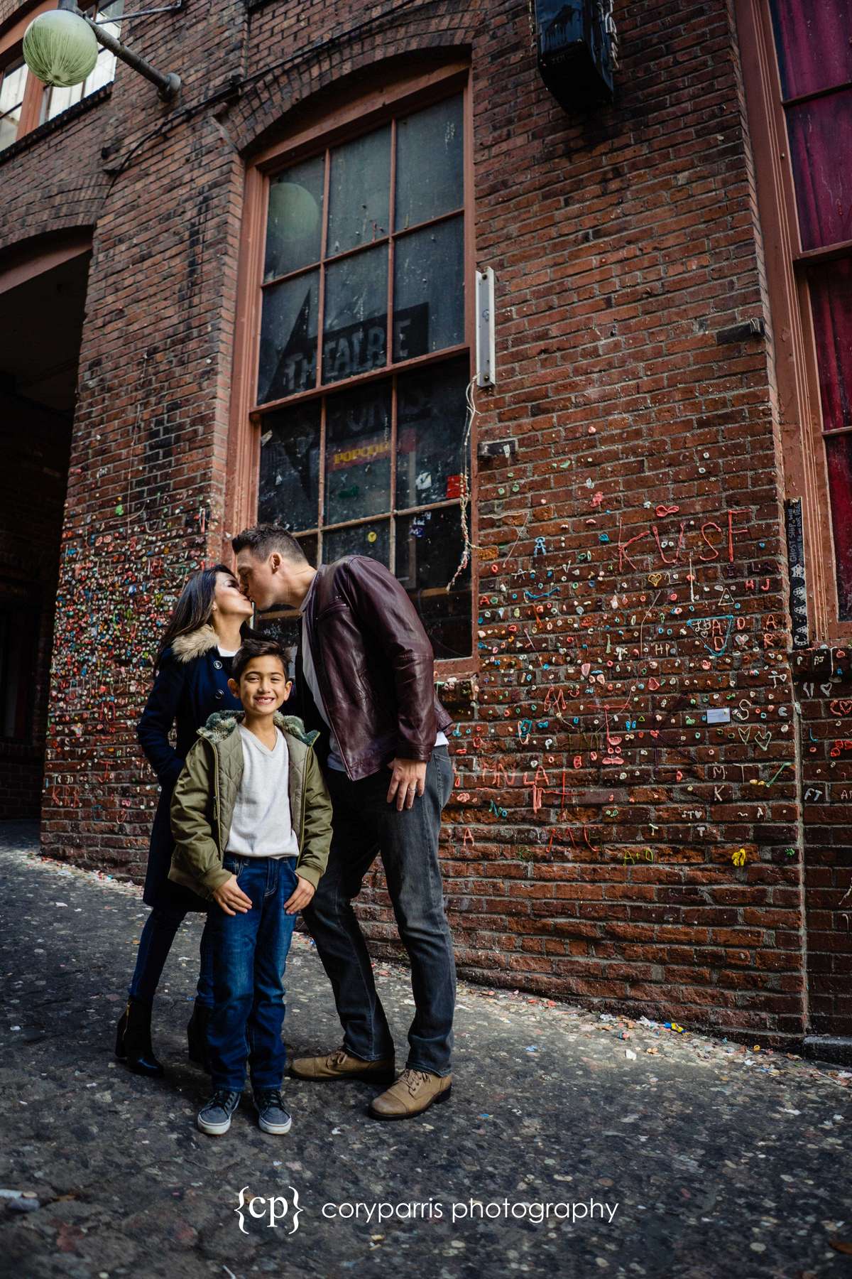 142-seattle-family-portraits-Pike-Place.jpg