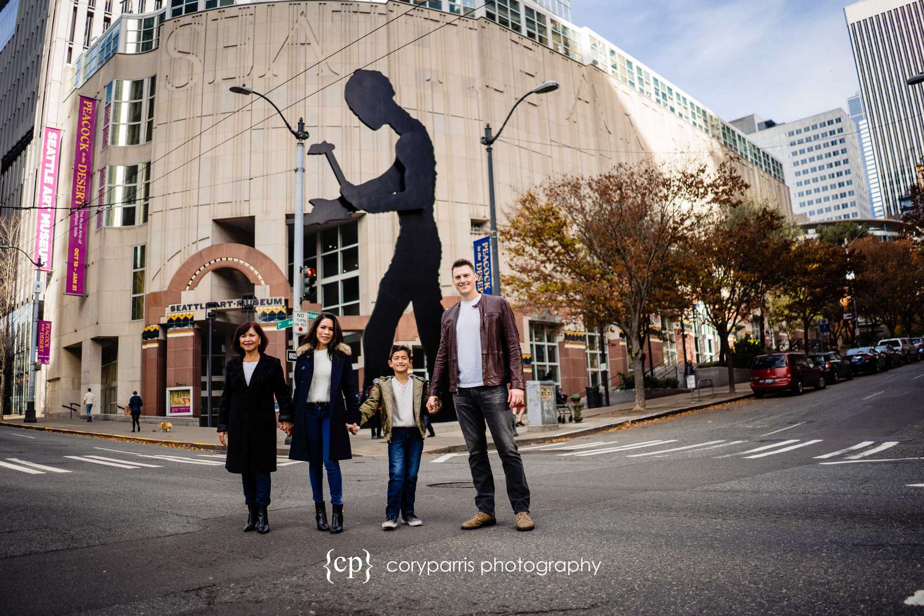 200-seattle-family-portraits-Pike-Place.jpg