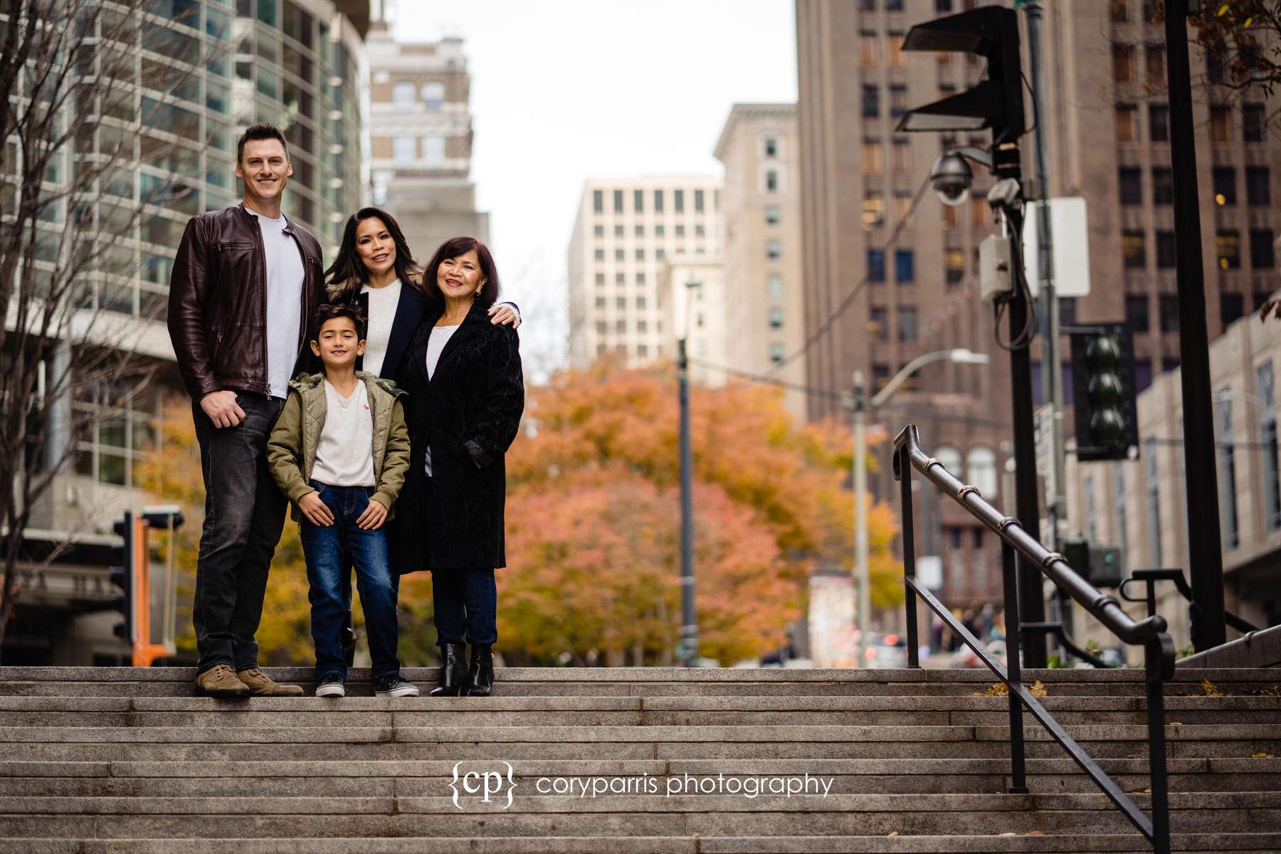 204-seattle-family-portraits-Pike-Place.jpg
