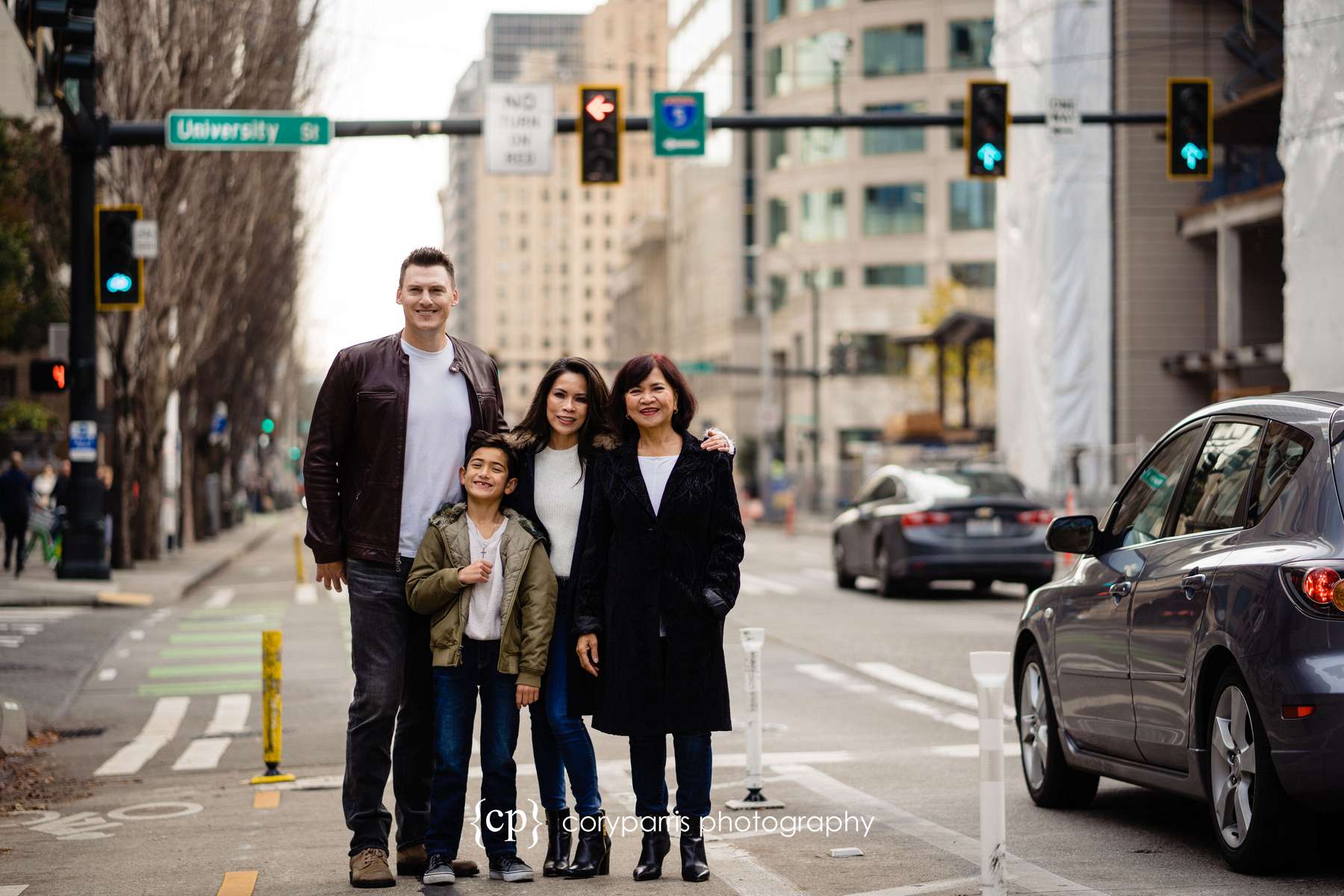 206-seattle-family-portraits-Pike-Place.jpg