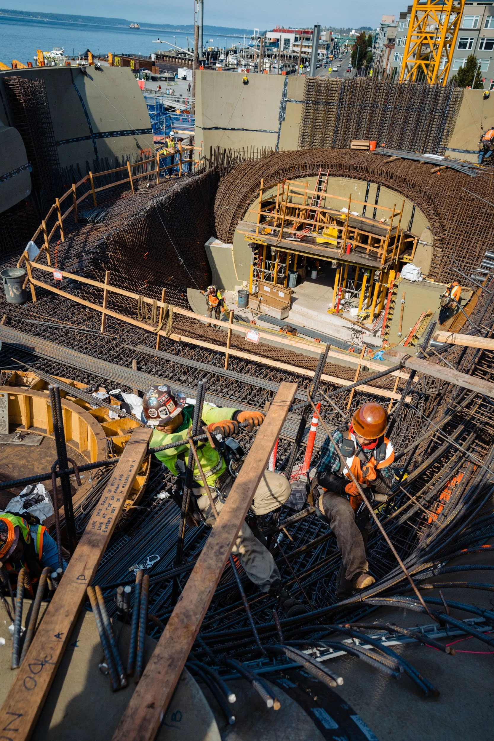 Dramatic photograph of the construction of the new Seattle Aquarium