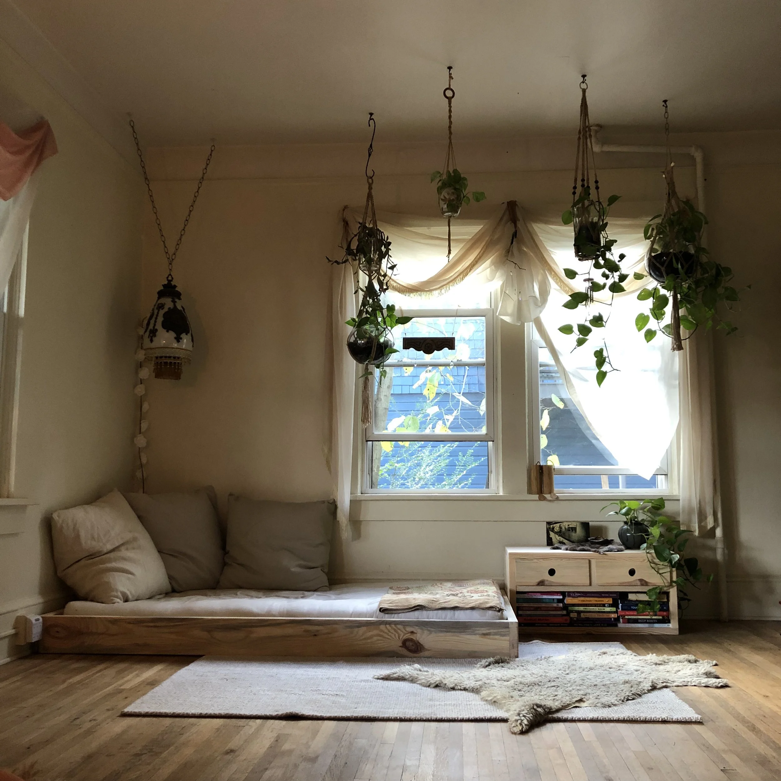 asheville daybed + end table