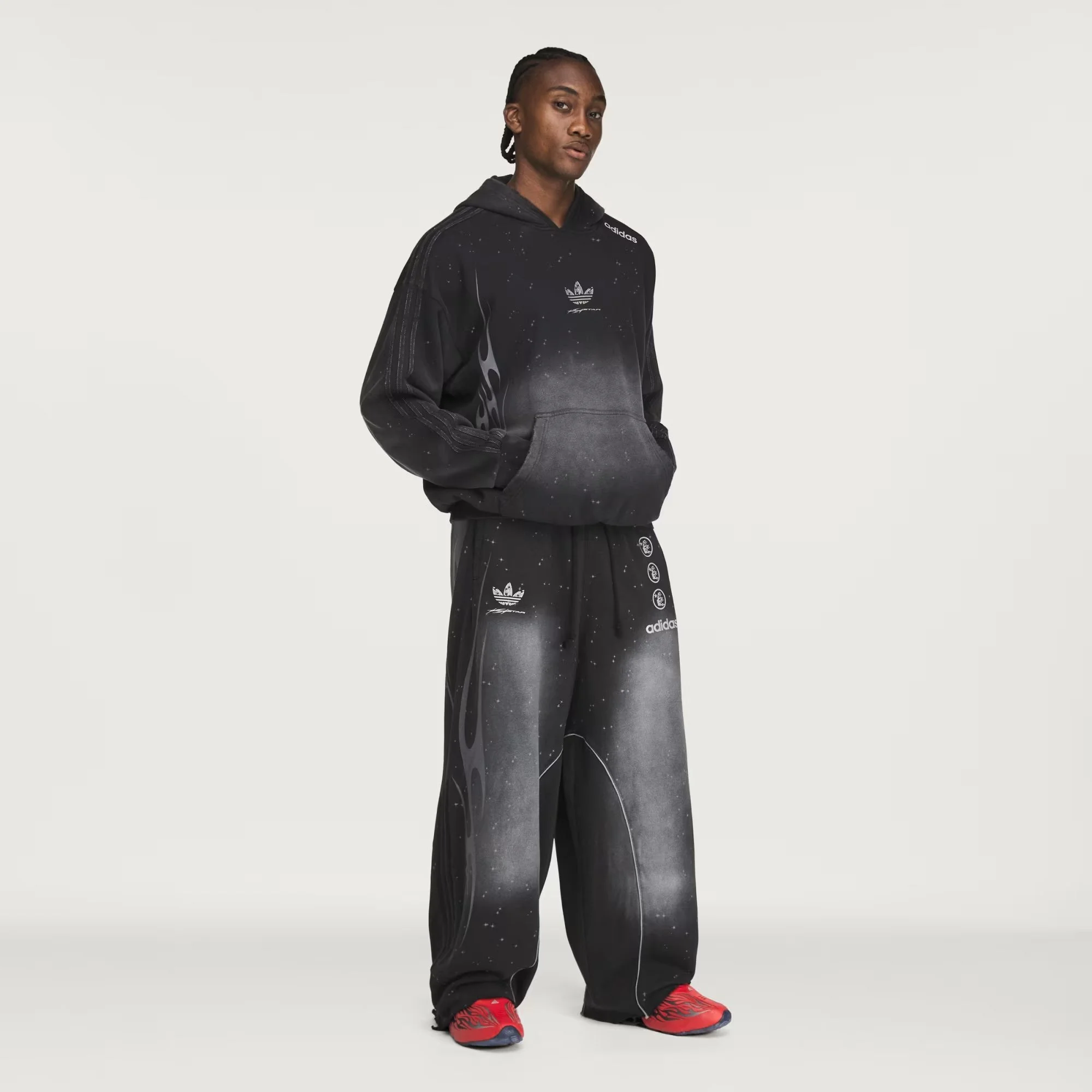 HELLSTAR_HOODIE_Black_KY4882_25_model.jpeg