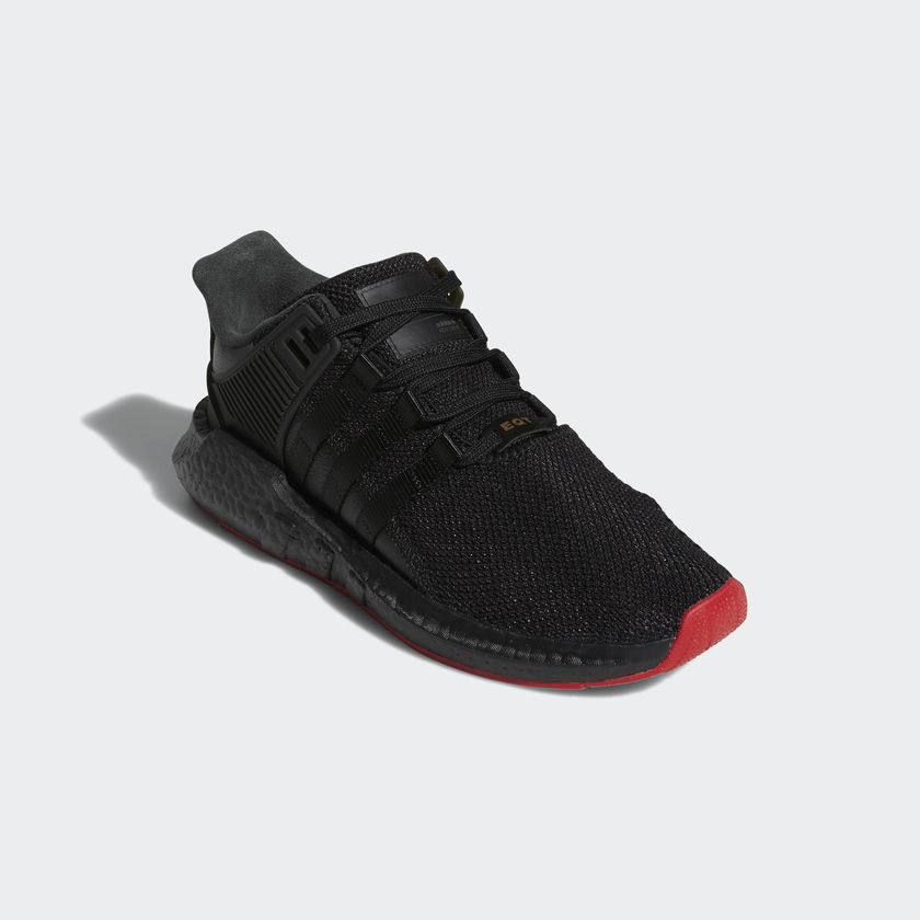Als reactie op de Kwadrant klein Adidas EQT Support 93/17 in Black/Black/Red — MAJOR