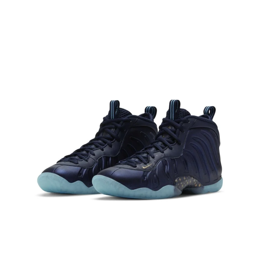 nike posite one qs