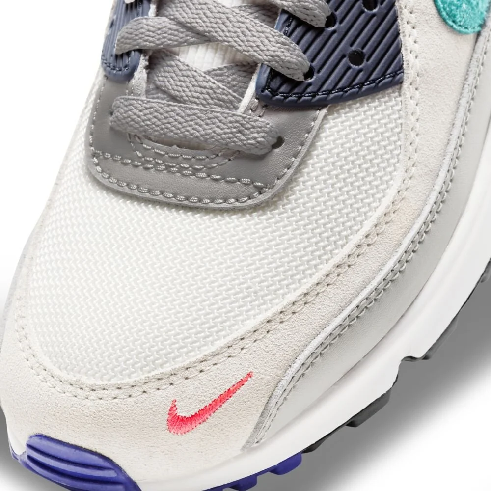 Nike Women's Air Max 90 SE Evolution of 