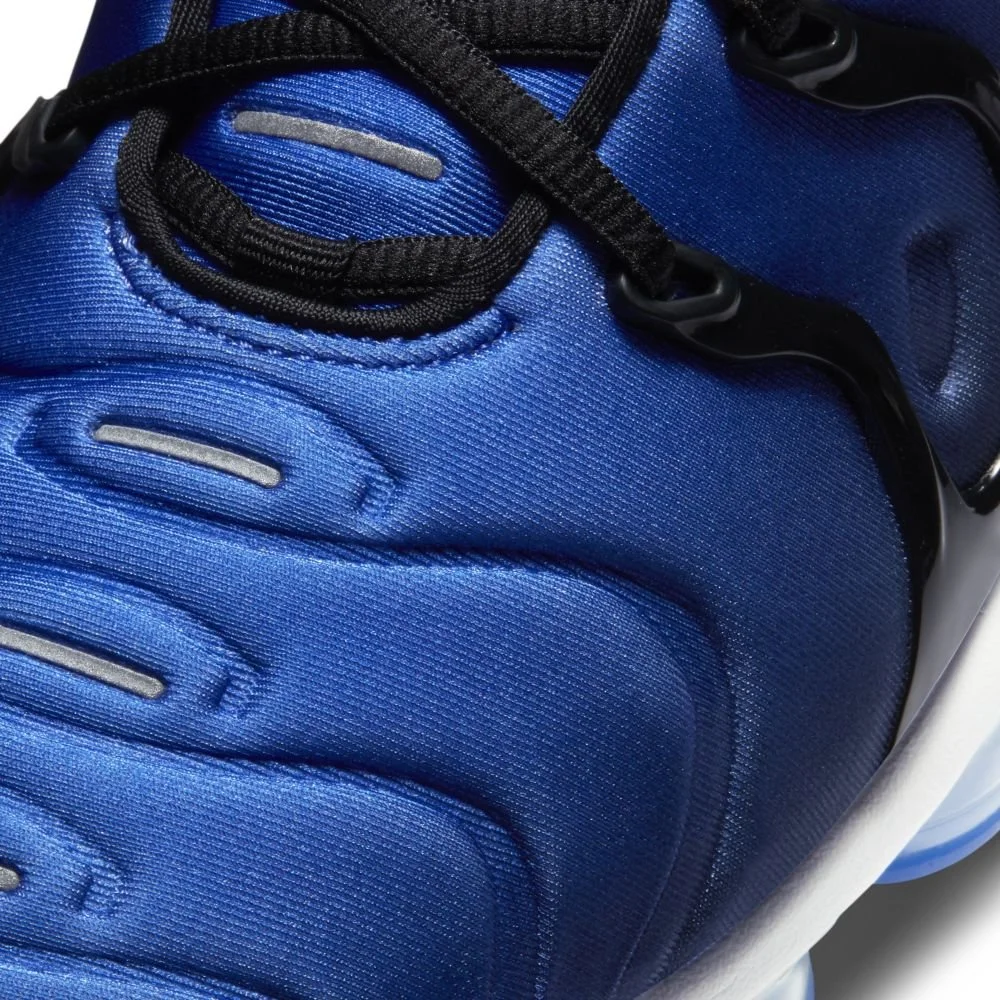 nike air vapormax plus black and gold