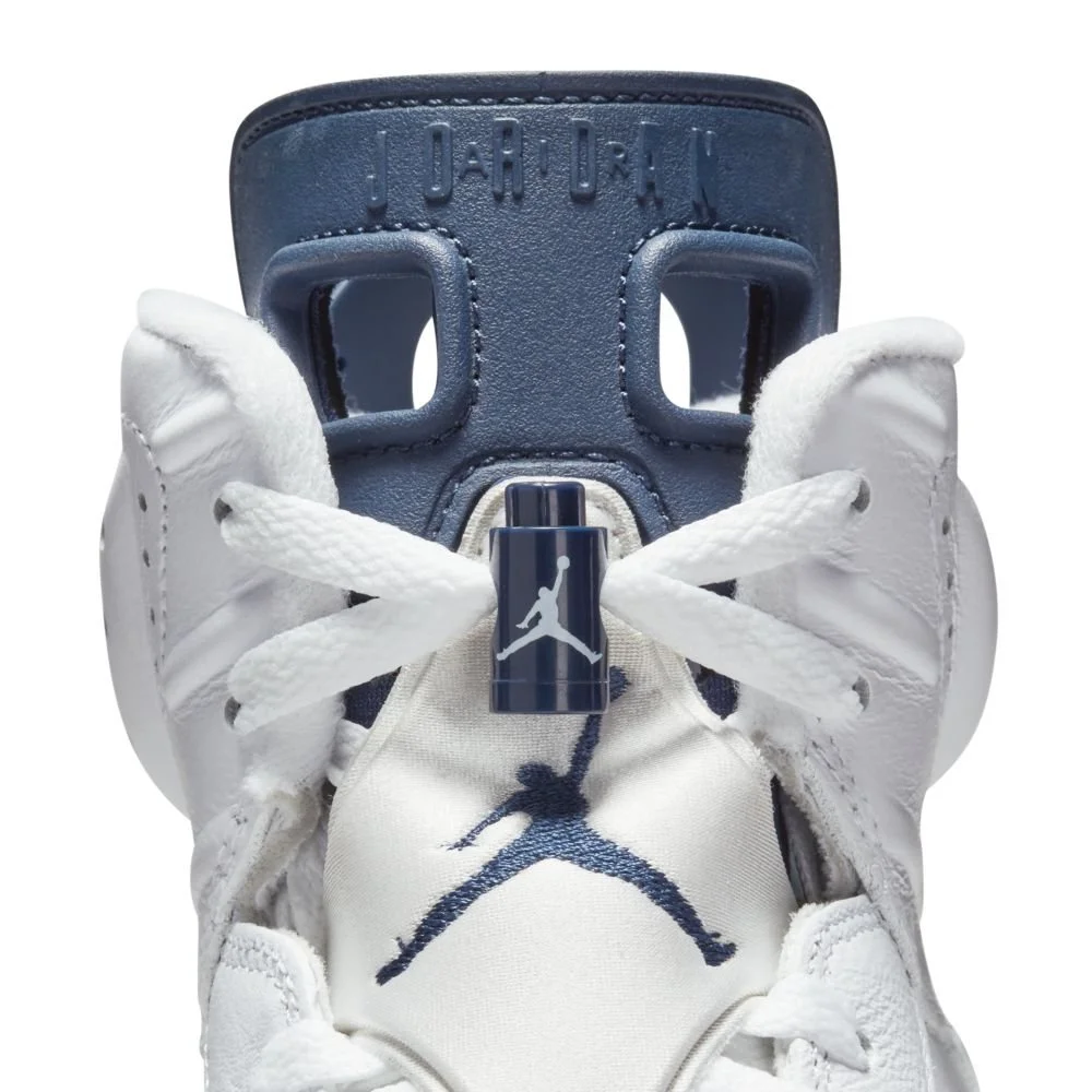 Air Jordan 6 in White/Midnight Navy 