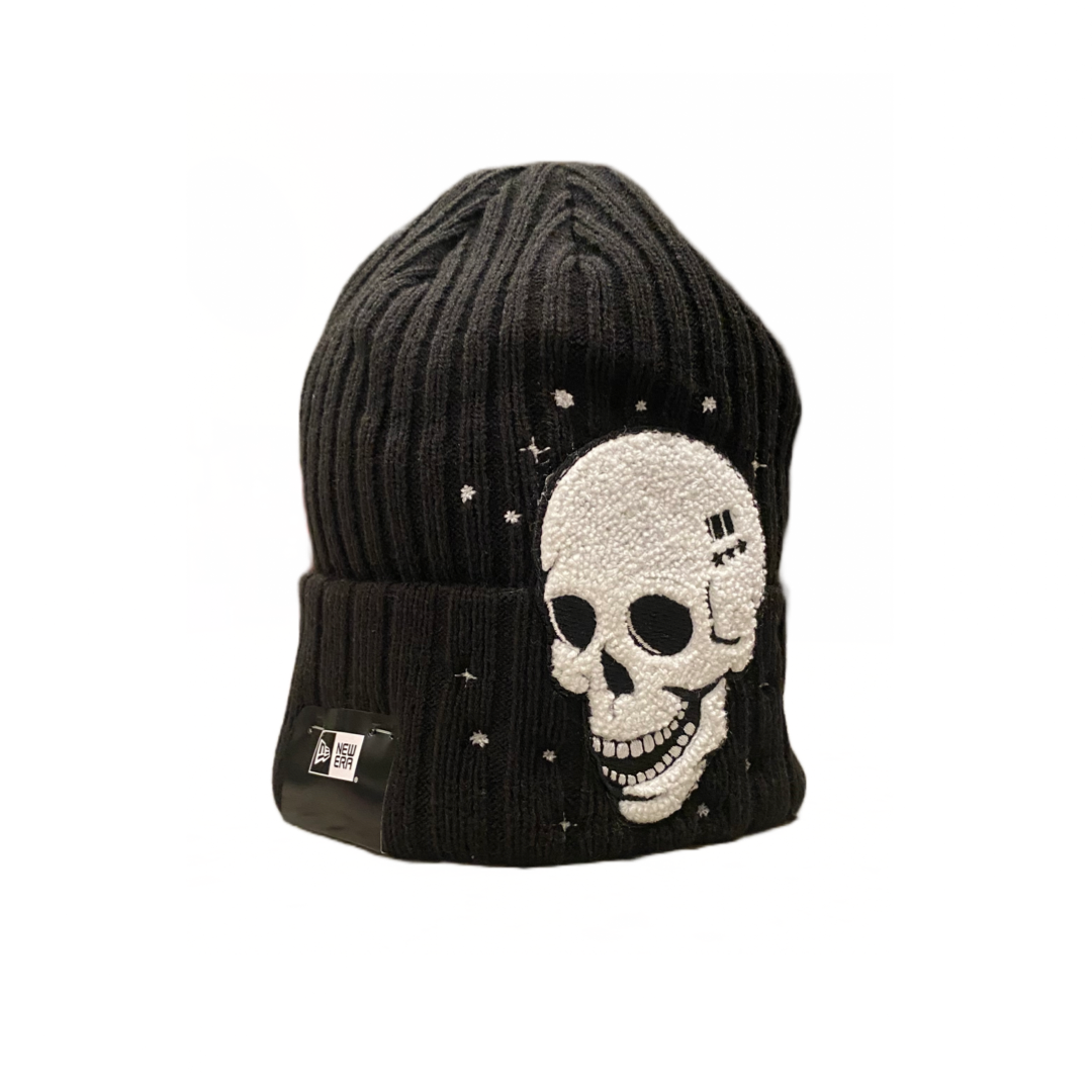 MAJOR Skull Chenille Patch Knit Cuff Beanie by New Era in Black