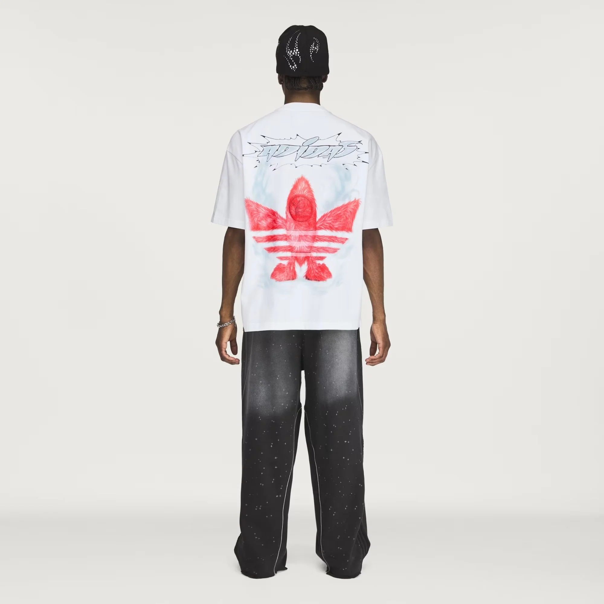 HELLSTAR_GRAPHIC_TEE_White_KY7304_23_hover_model.jpeg