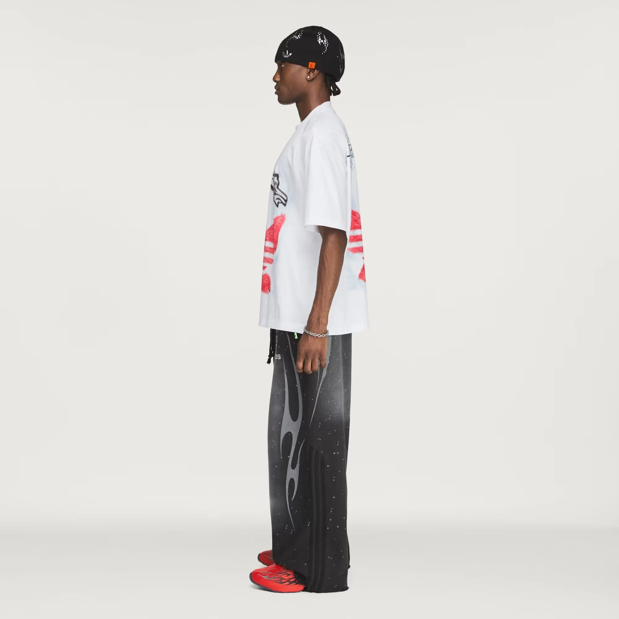 HELLSTAR_GRAPHIC_TEE_White_KY7304_22_model.jpeg