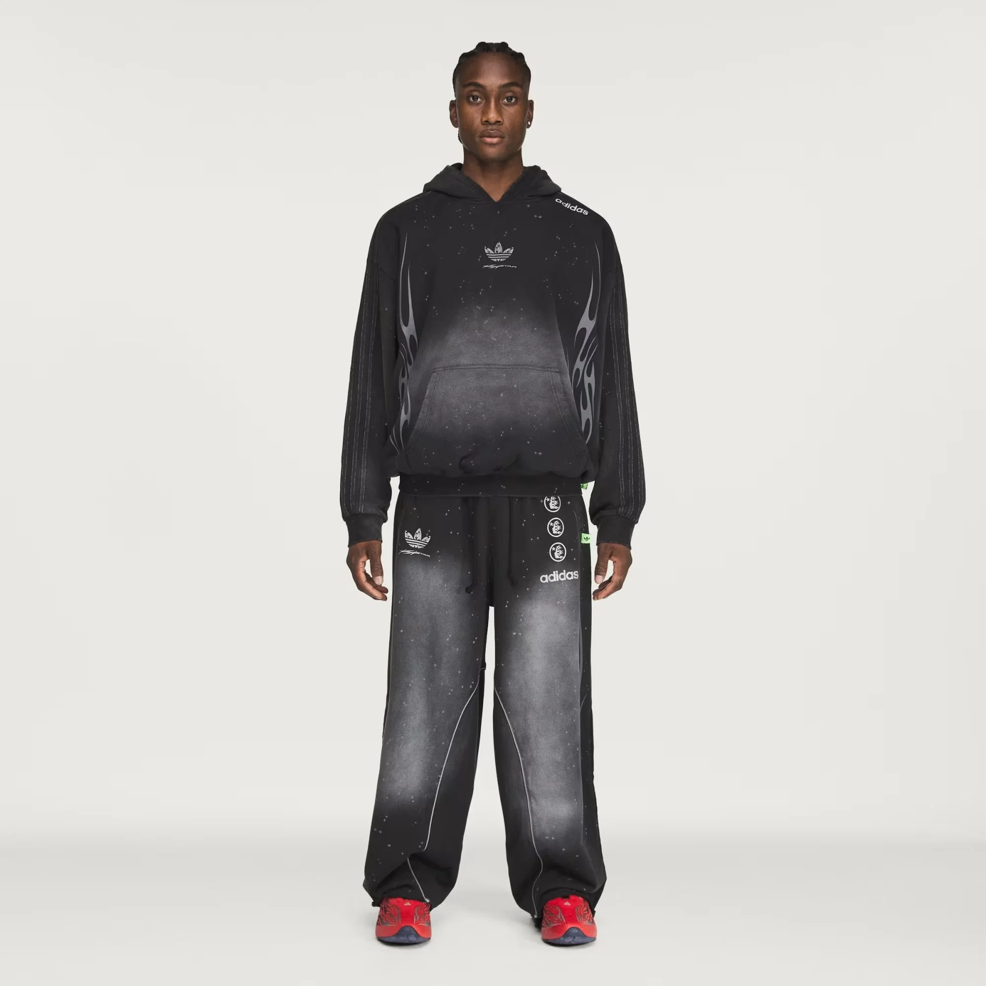 HELLSTAR_SWEATPANT_Black_KY7302_21_model.jpeg
