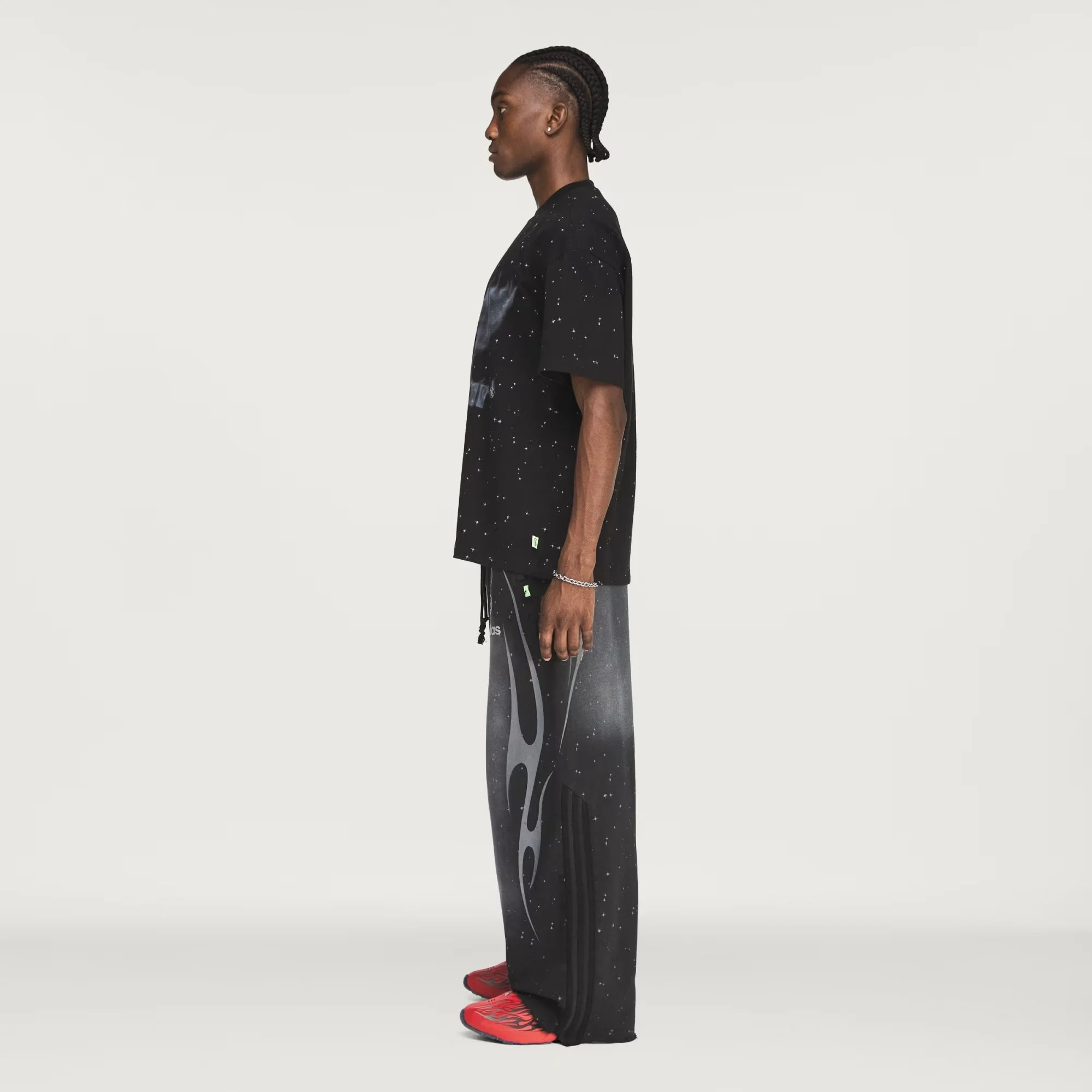 HELLSTAR_GRAPHIC_TEE_Black_KY7305_22_model.jpeg