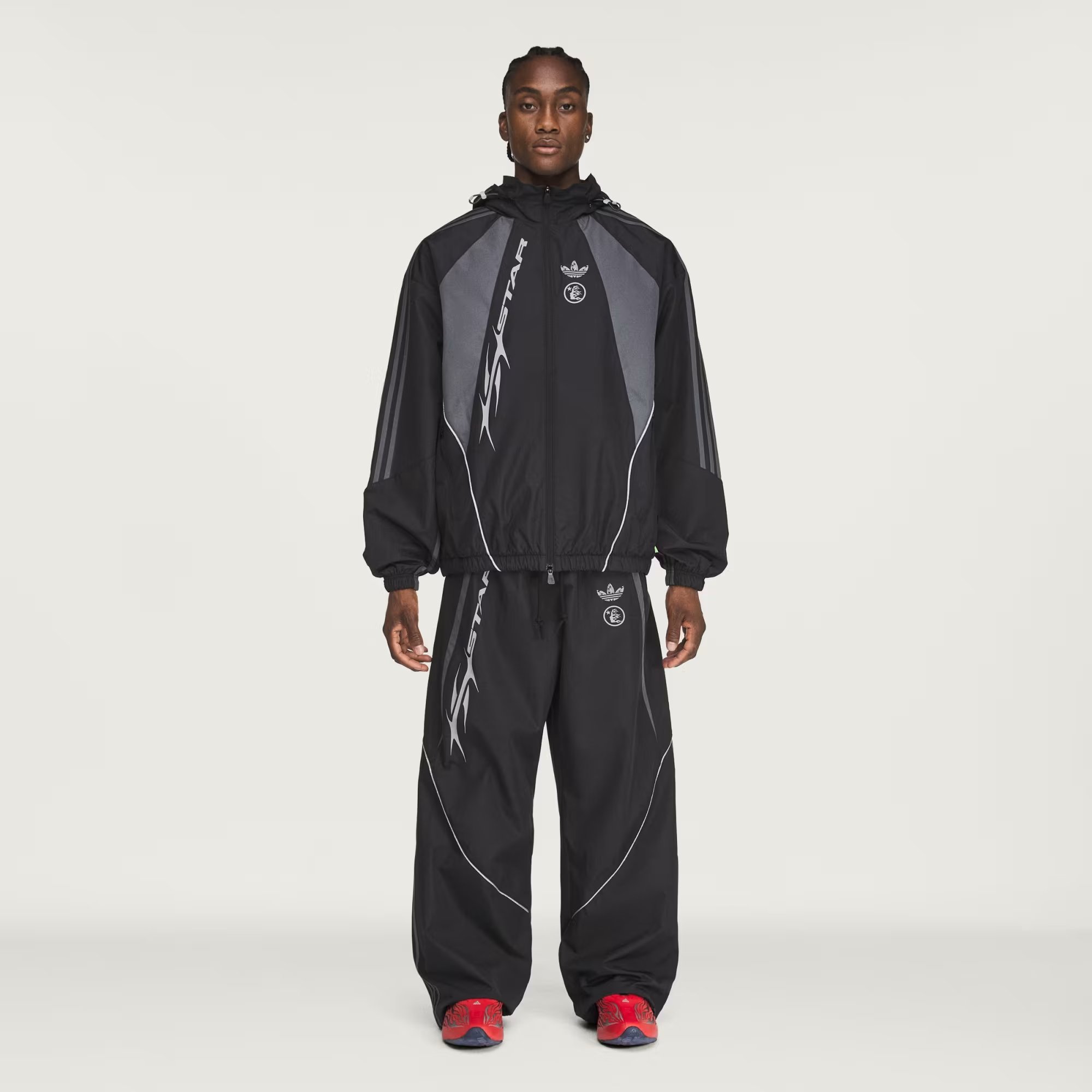HELLSTAR_TRACKSUIT_PANTS_Black_KY7307_21_model.jpeg
