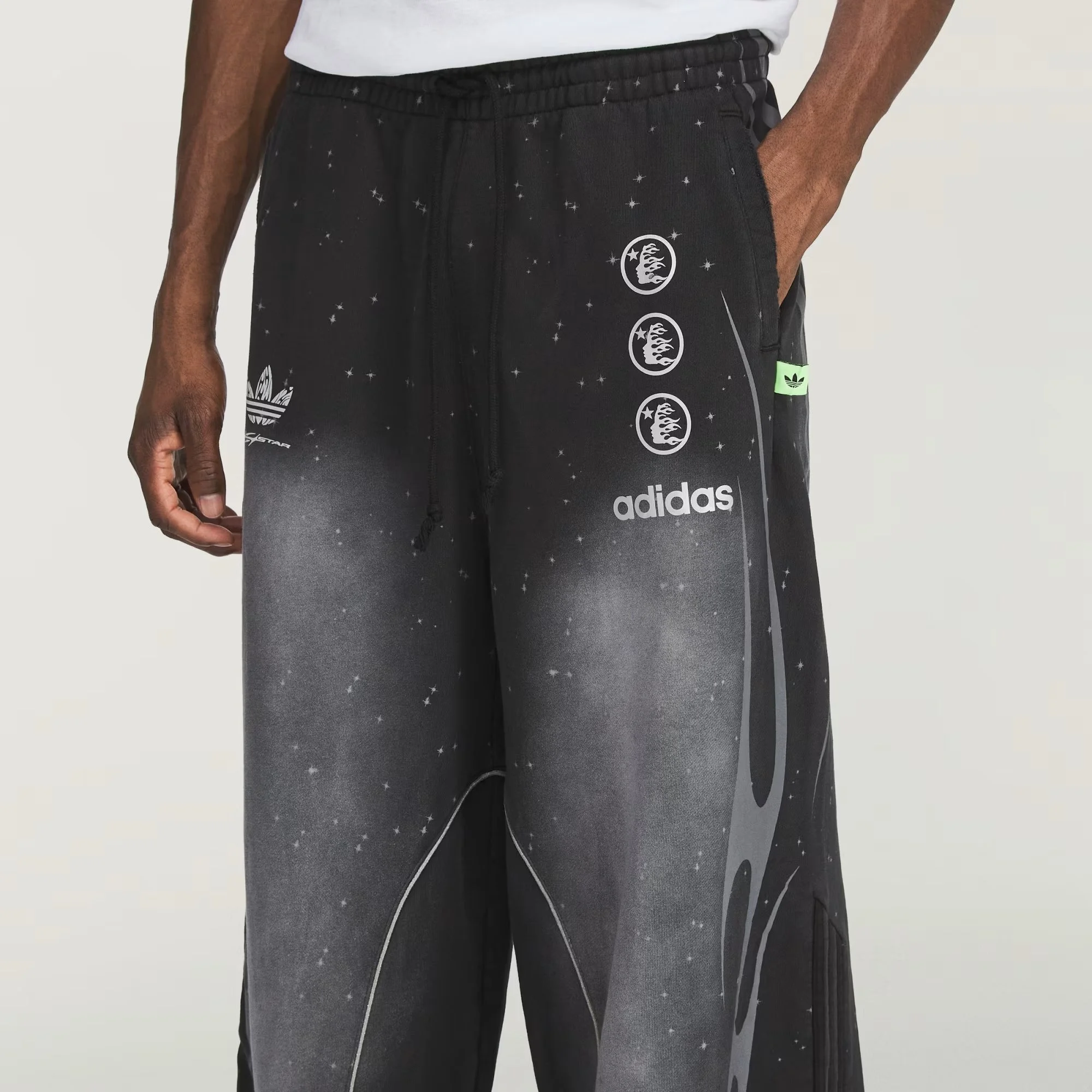 HELLSTAR_SWEATPANT_Black_KY7302_41_detail.jpeg