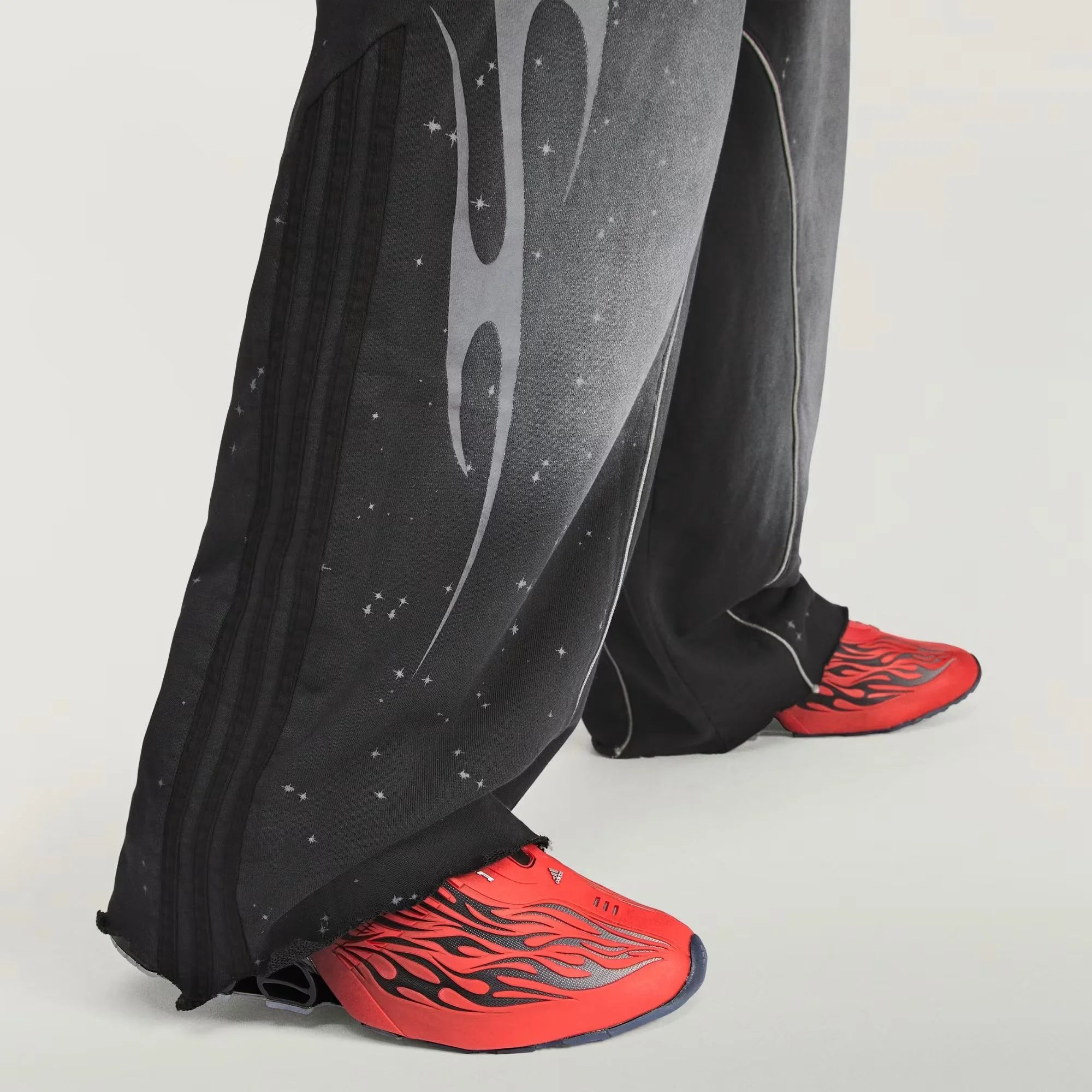 HELLSTAR_SWEATPANT_Black_KY7302_42_detail.jpeg