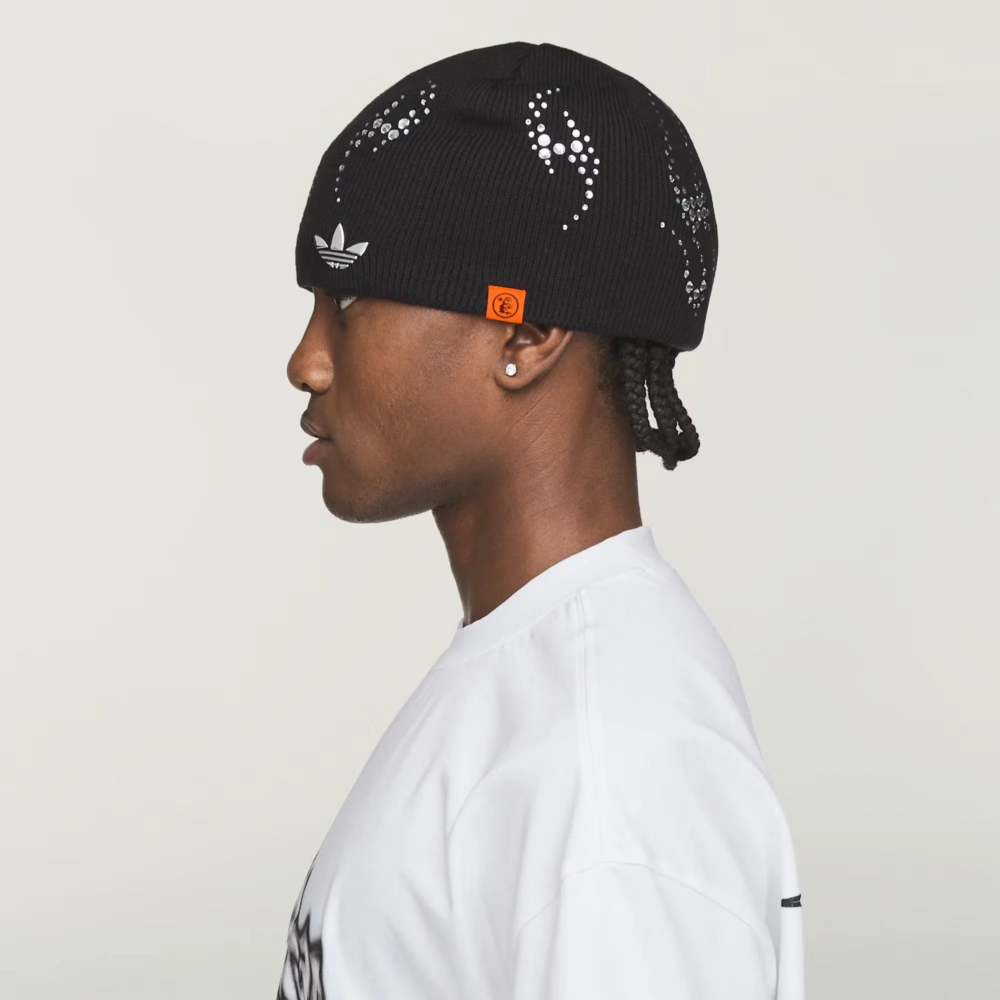 HELLSTAR_BEANIE_Black_KY7336_28_model_hover.jpeg