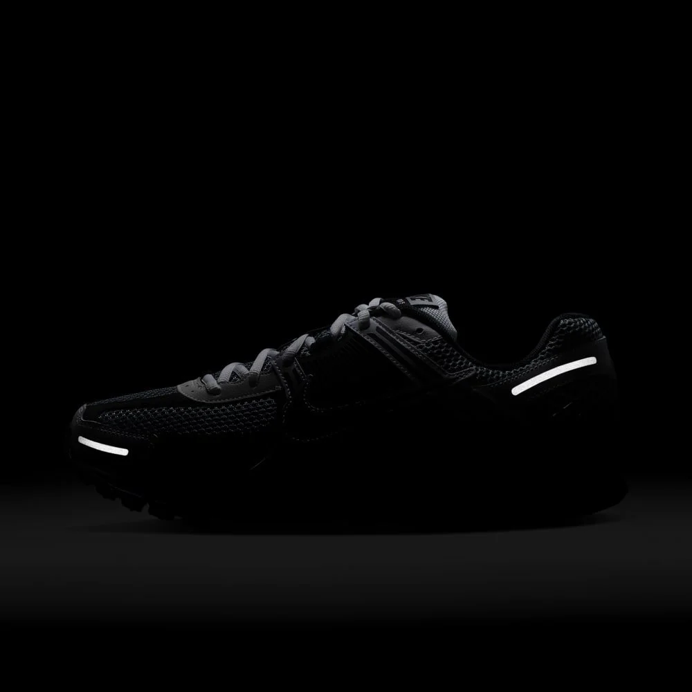 Nike Zoom Vomero 5 SE SP in Black/Metallic Silver — MAJOR