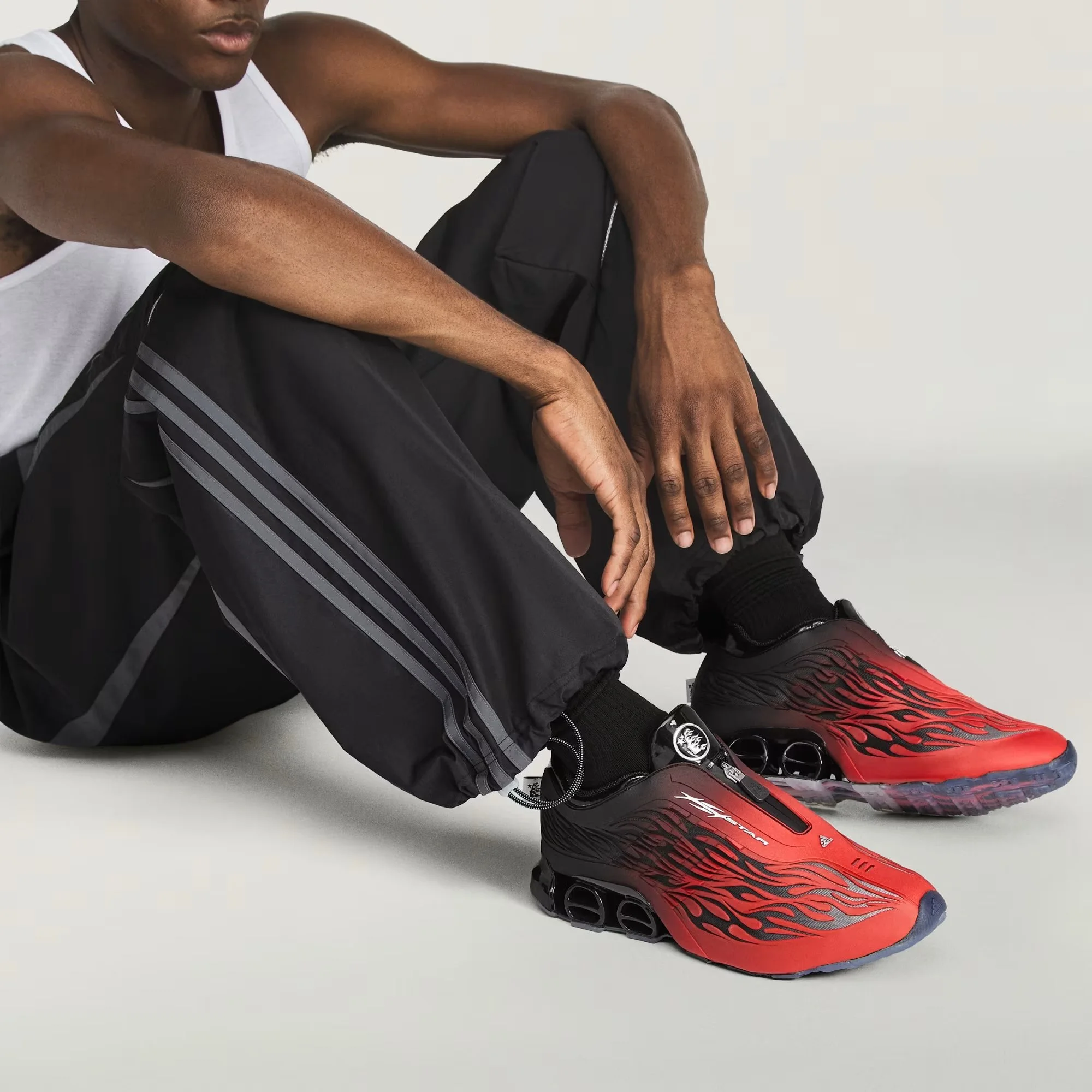 HELLSTAR_TRACKSUIT_PANTS_Black_KY7307_42_detail.jpeg