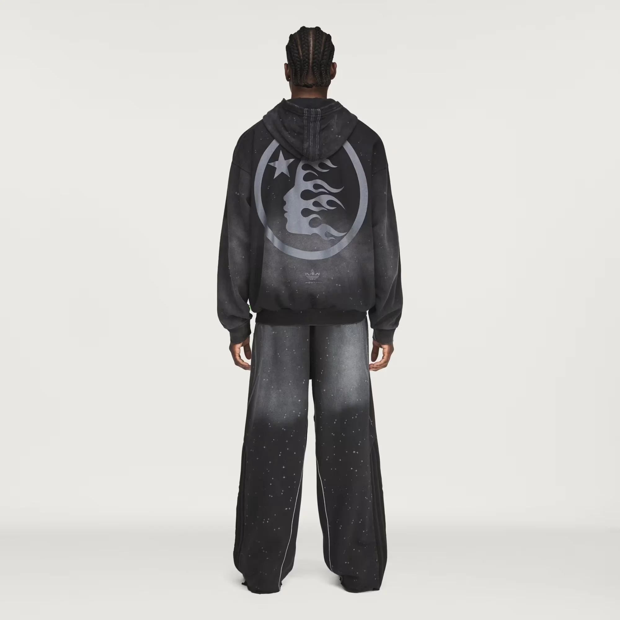 HELLSTAR_HOODIE_Black_KY4882_23_hover_model.jpeg