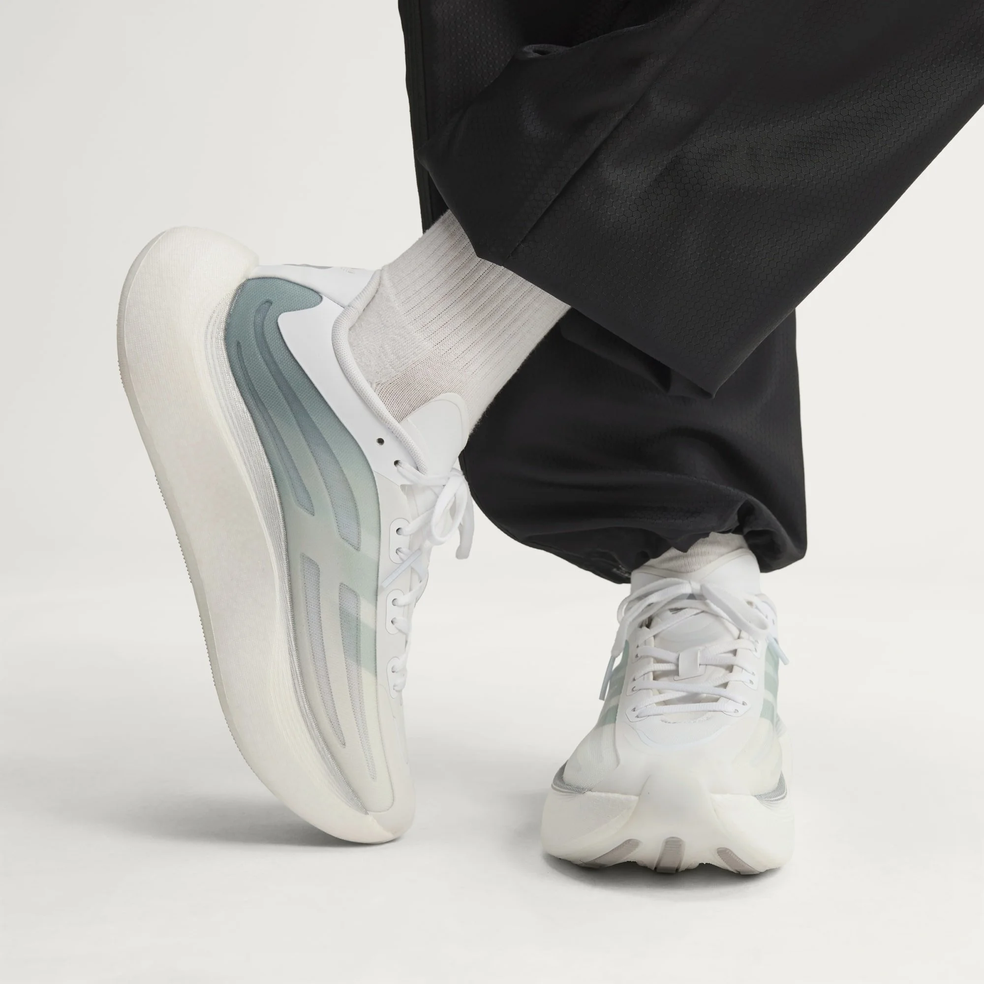 HYPERBOOST_EPHR_LT_SHOES_Yellow_KZ8507_HM6.jpg
