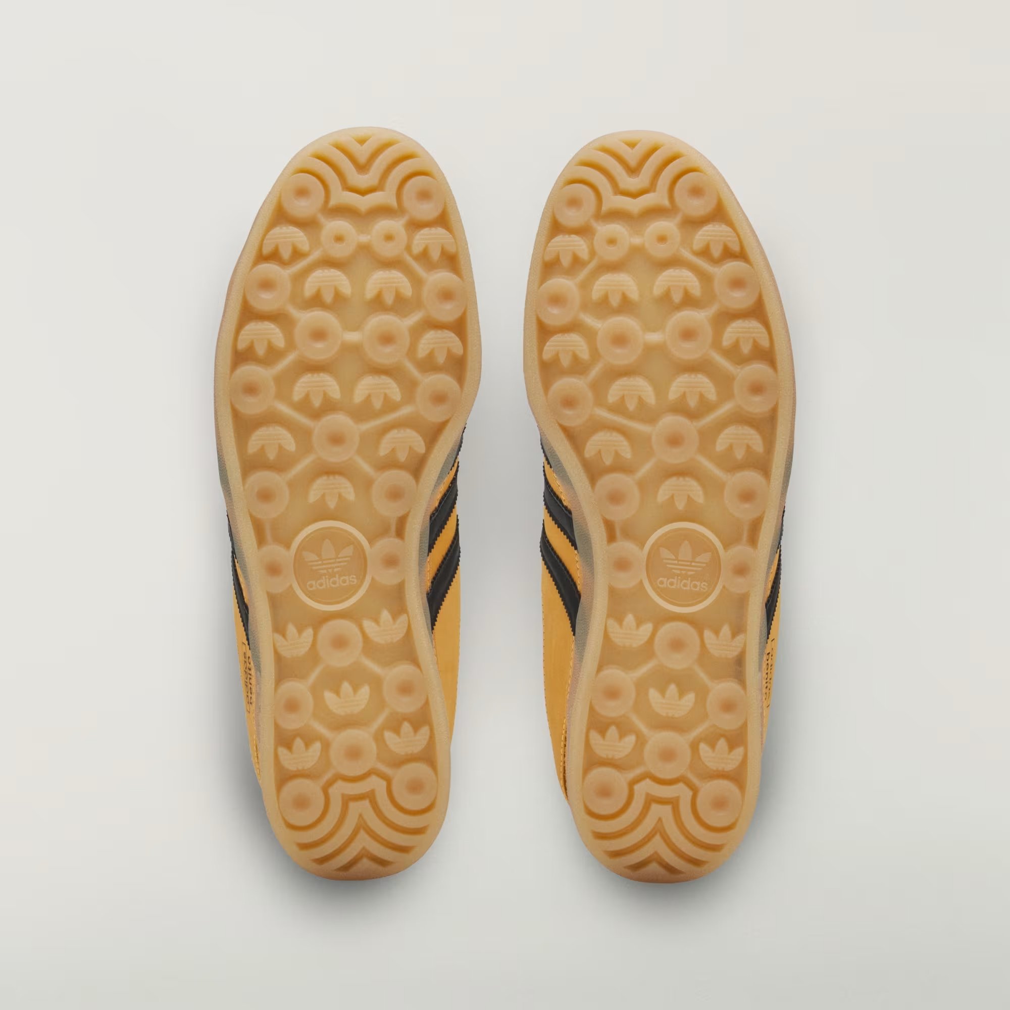 Bad_Bunny_Gazelle_Indoor_Gold_KI2592_03_standard.jpeg