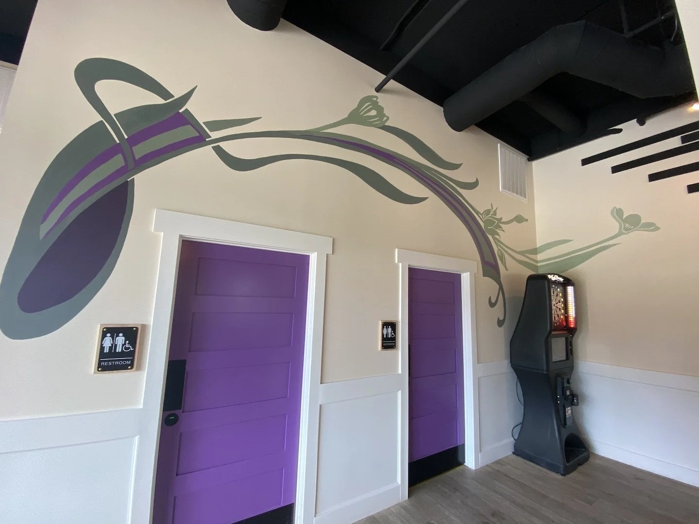Rusty Bee Lounge Audifax Mural Audifax Muralist Madison Mural Fitchburg Mural