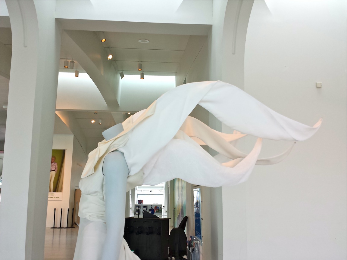 Spring_Awakening_fashion_Sculpture_Side.jpg