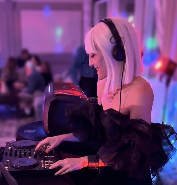 I&rsquo;m excited to be playing for you all at Cocktails in the Conservatory @olbrichgardens - Join me!
DJ Audifax
FRIDAY, JANUARY 17, 6:45-11 P.M.

DJ Audifax will take you on a journey of bouncy beats. From chill vibes to a full on dance-party, her