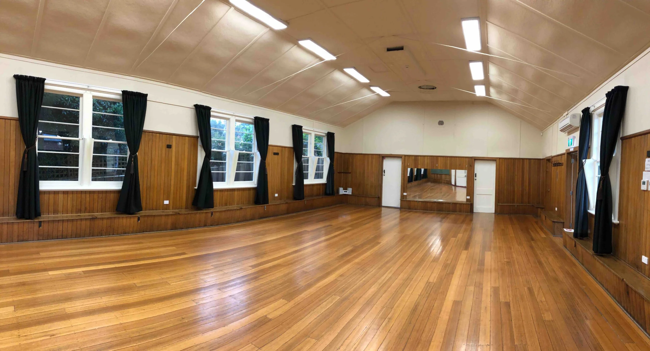 Hall mirror end 777KB.jpg