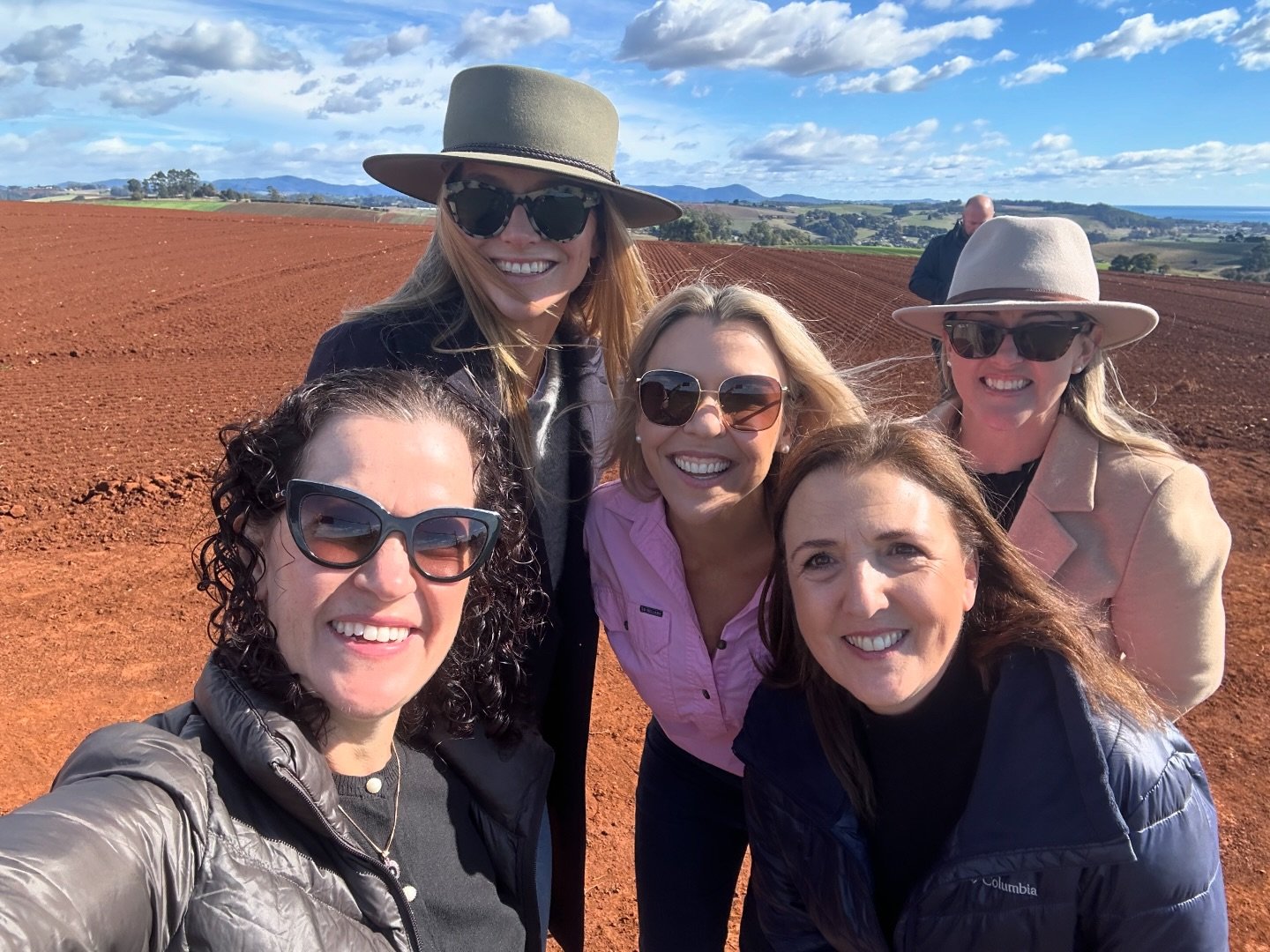 What a cracking day for an onion farm tour! 🧅👩🏼&zwj;🌾 And such a pleasure to do it with these gorgeous ladies 💕 More layers to be peeled back soon xx