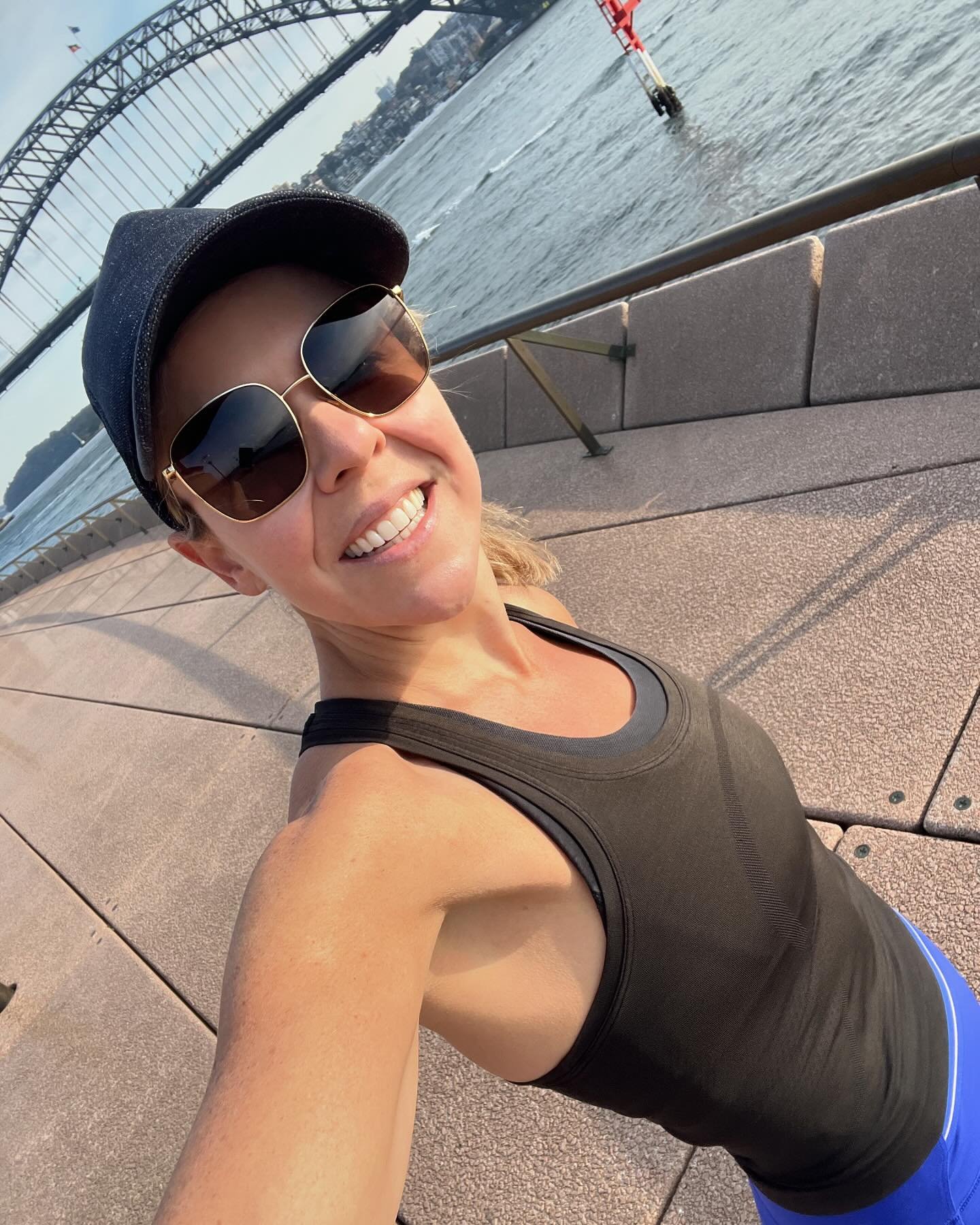 Lovely little run around the Opera House this morning! 🏃🏼&zwj;♀️🇦🇺 Am back in a couple of weeks, will never get sick of this view 💙

#sydney #operahouse #sydneyoperahouse #running