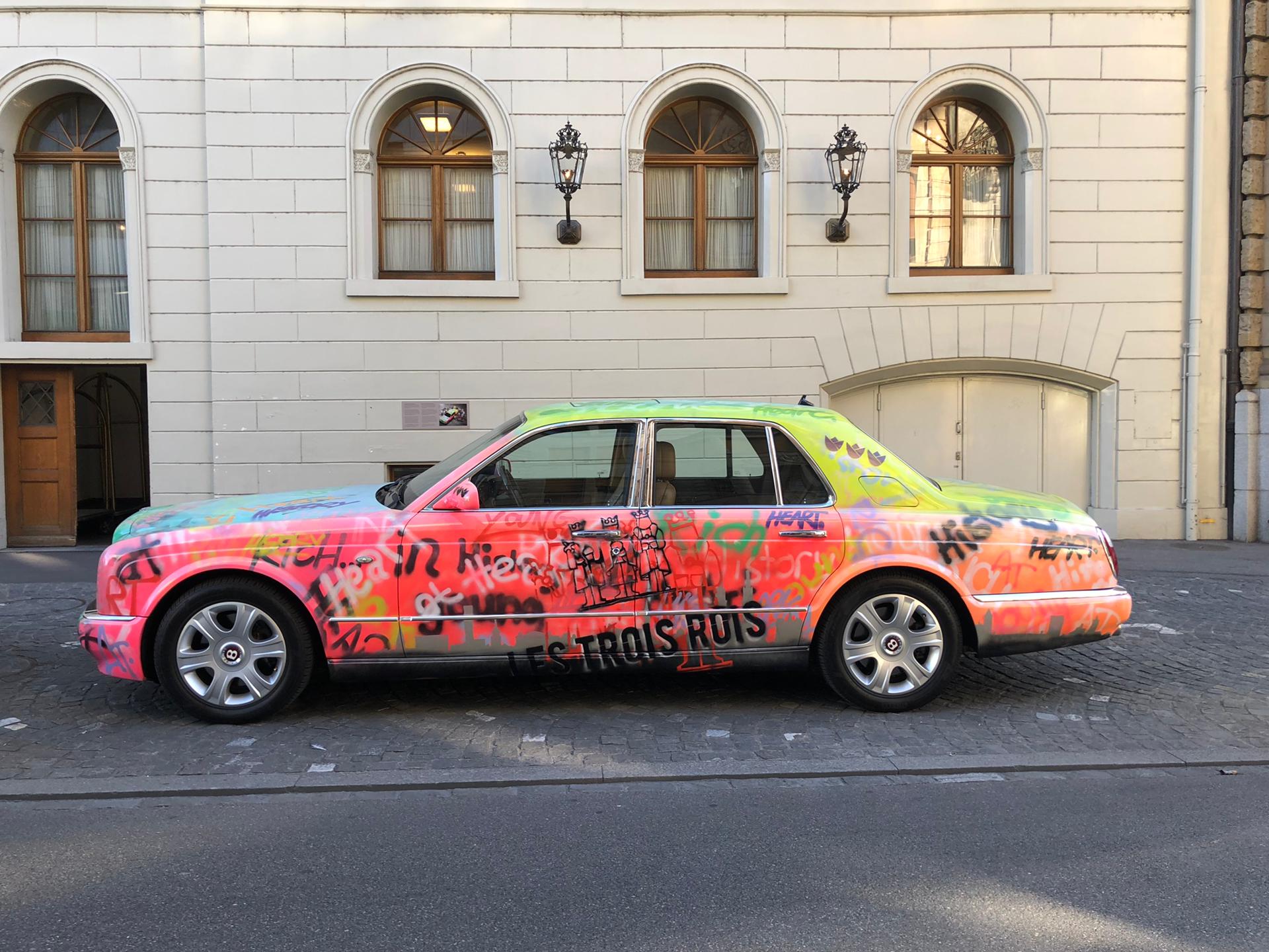 John Lennon's Rolls Royce Phantom V vs Hotel Drei Koenige's Bentley