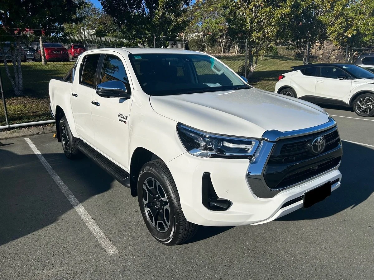 2023 TOYOTA HILUX SR5