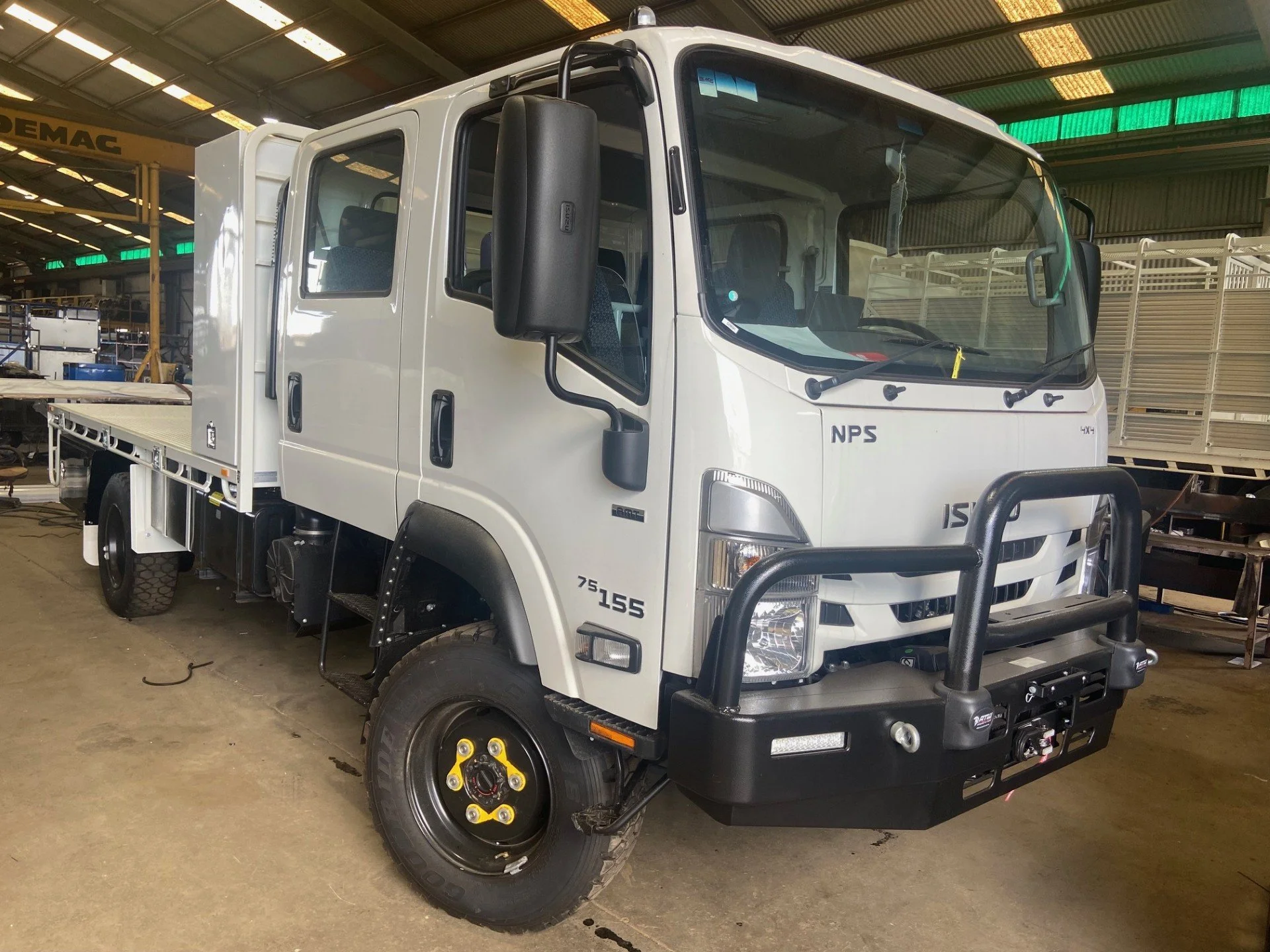 2025 ISUZU NPS300 DUAL CAB CHASSIS 4WD