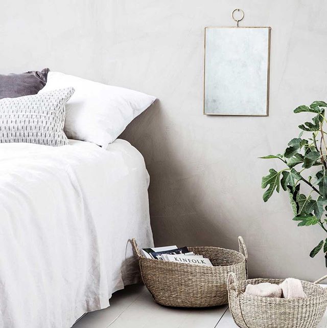 Serene and sophisticated 😍 We are loving how The Loop Rectangular Wall Mirror from @hurnandhurn is styled in this #Scandi inspired bedroom!