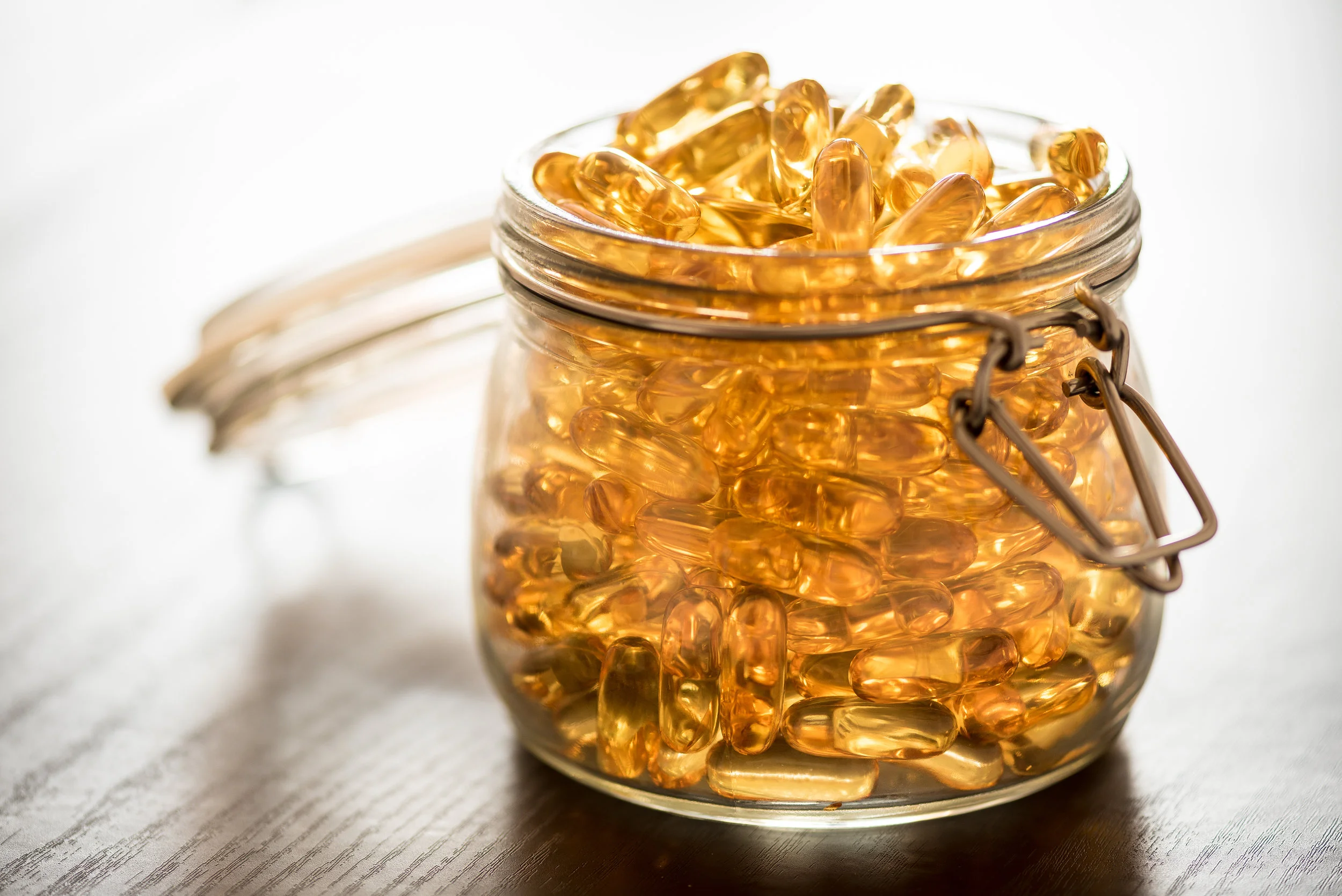 omega 3 purkki (Shutterstock).jpg
