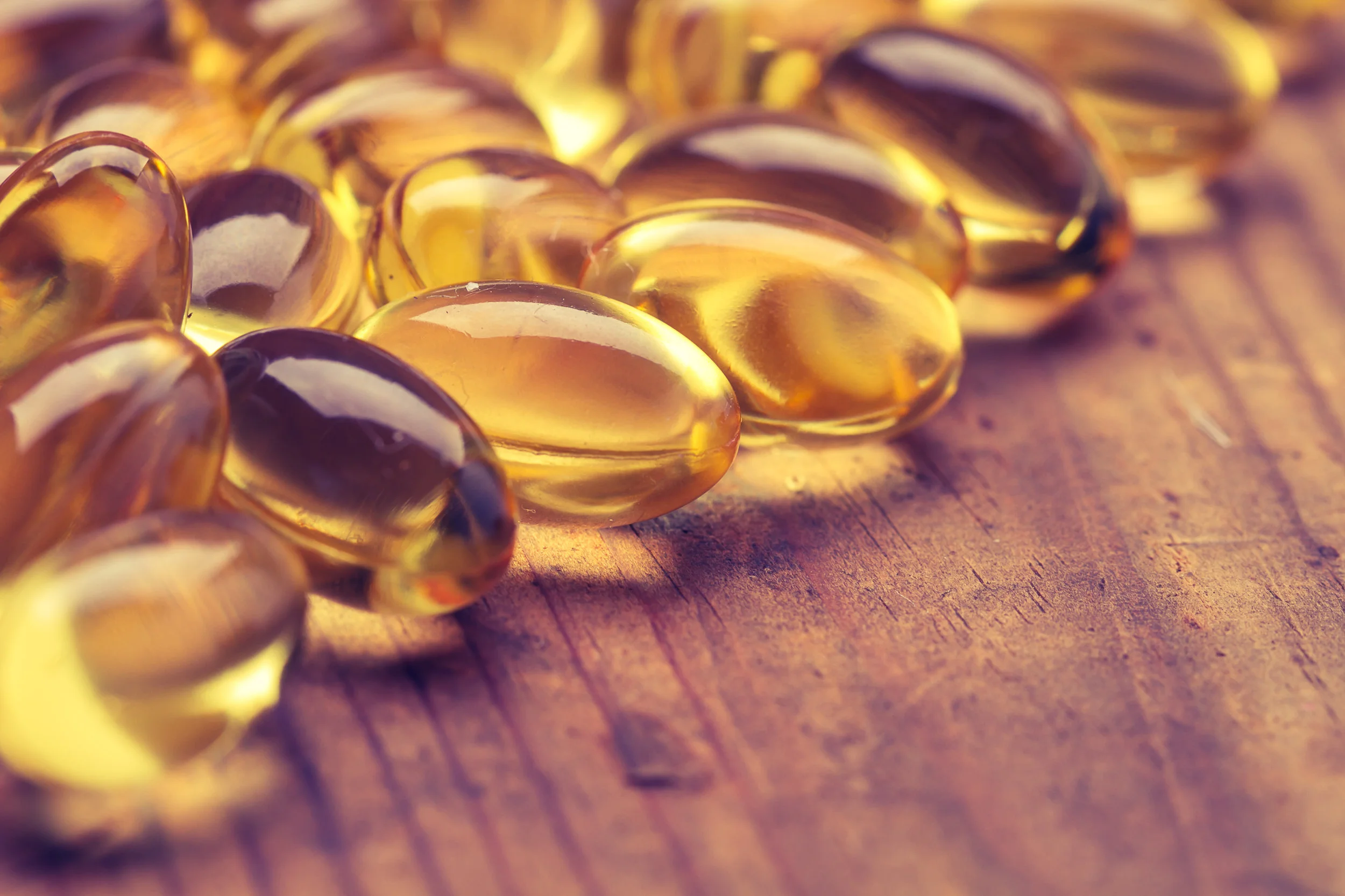 omega 3 pillereitä puutausta (Shutterstock).jpg
